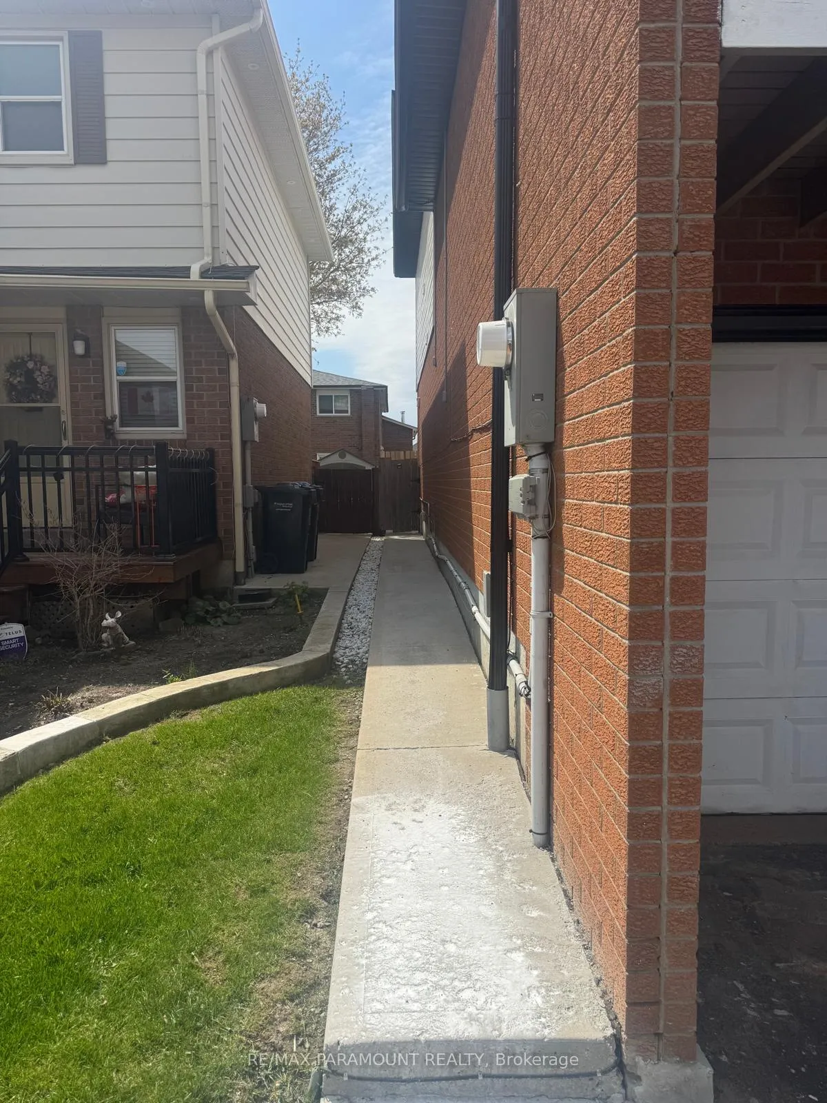 Photo 2 of Unit (Back Unit), 58 Martindale Crescent, Brampton, Brampton West — HOMEH