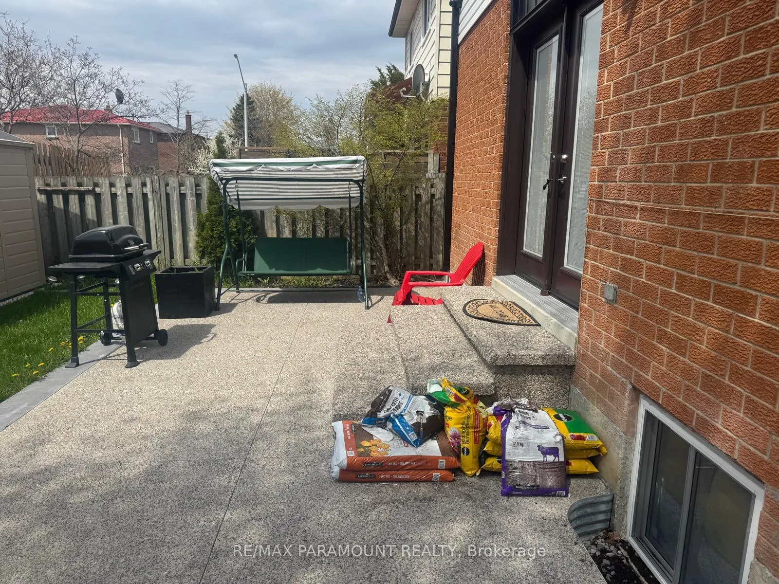 Photo 3 of Unit (Back Unit), 58 Martindale Crescent, Brampton, Brampton West — HOMEH