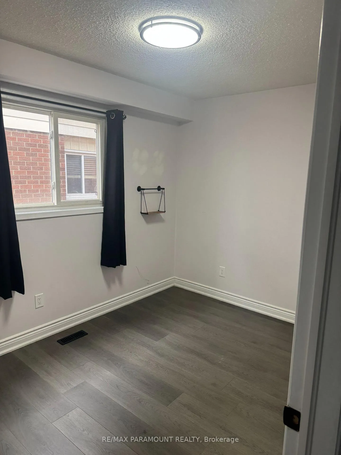 Photo 5 of Unit (Back Unit), 58 Martindale Crescent, Brampton, Brampton West — HOMEH