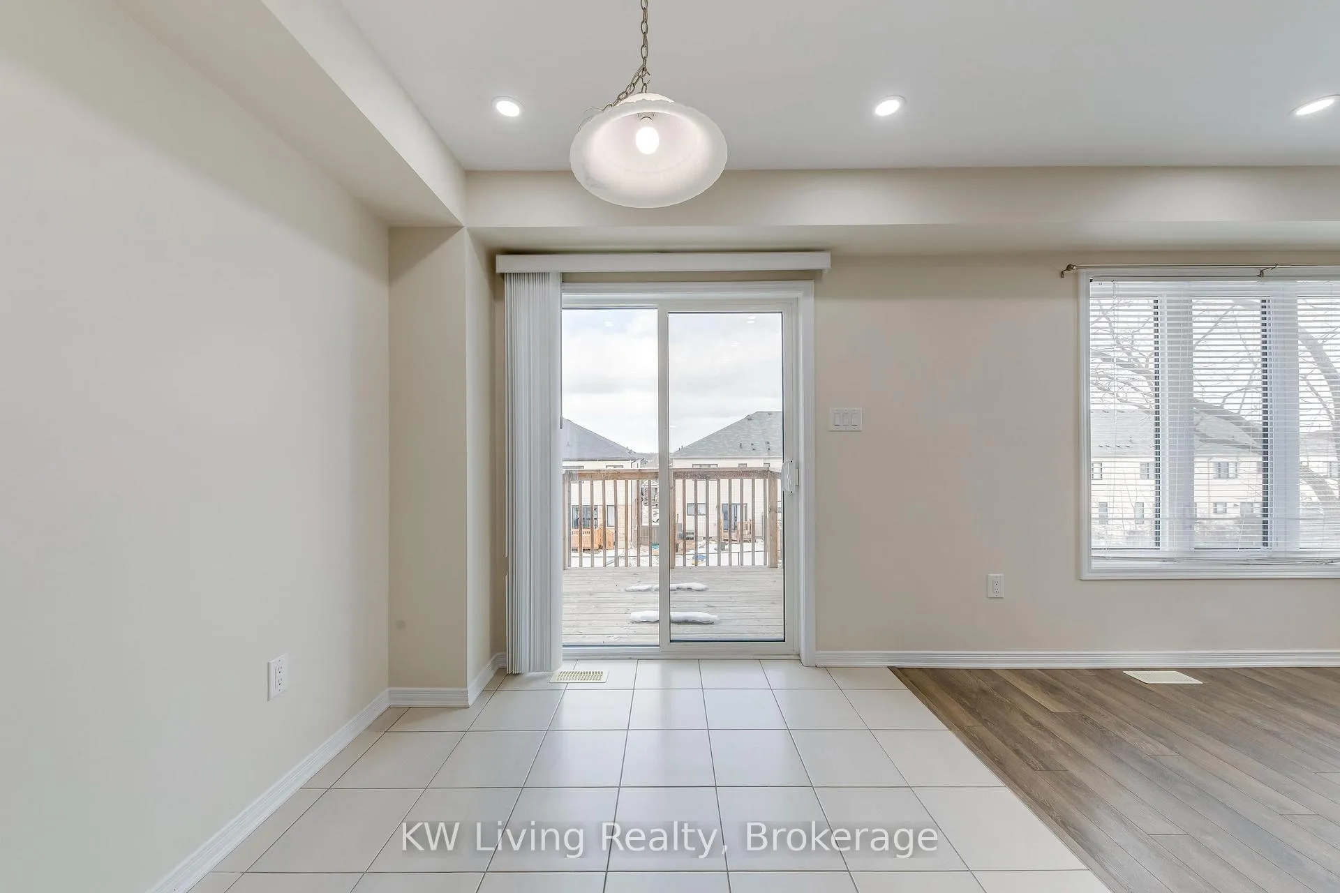 Photo 8 of Unit Upper, 17 Allcroft Court, Hamilton, Stoney Creek Mountain — HOMEH