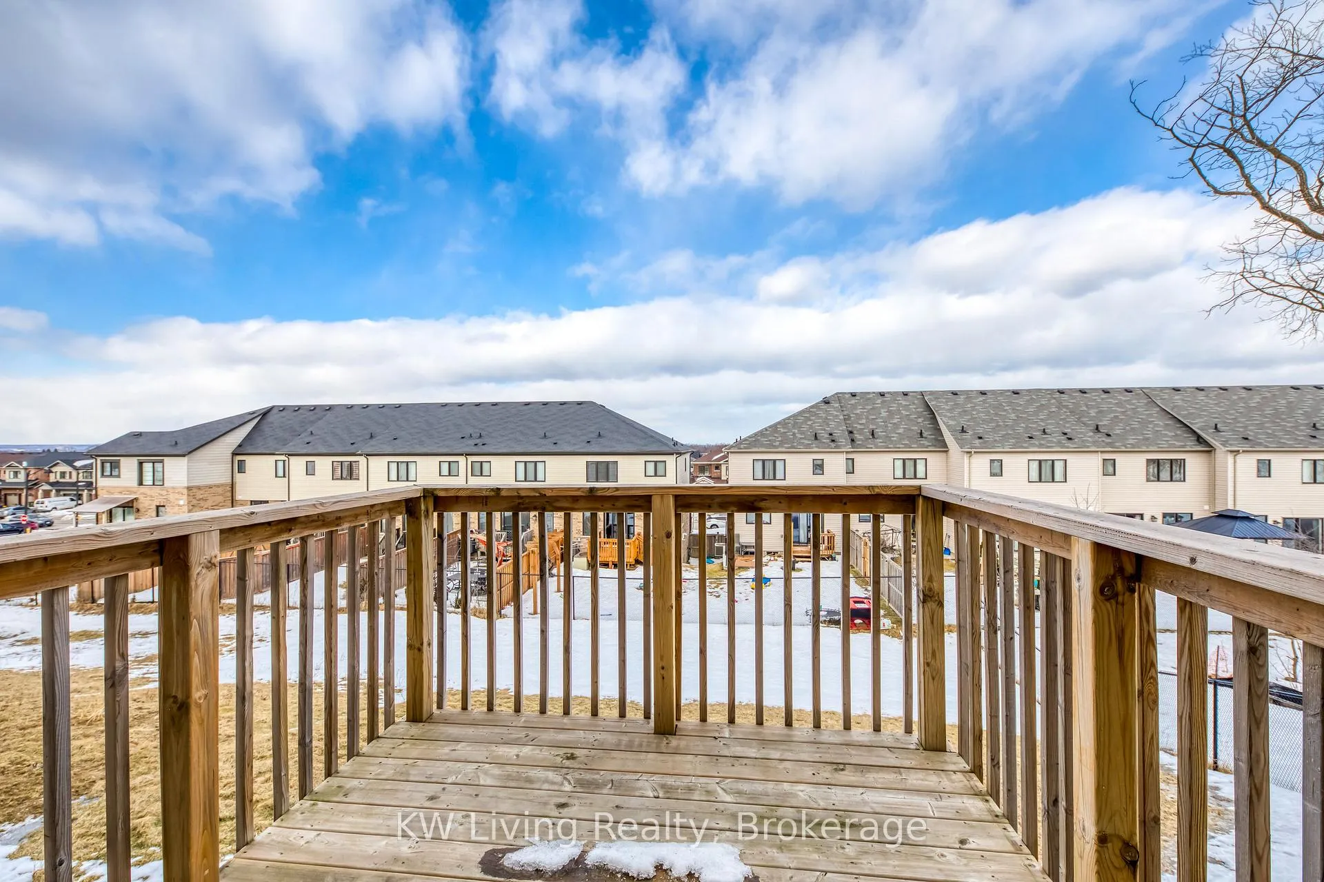 Photo 9 of Unit Upper, 17 Allcroft Court, Hamilton, Stoney Creek Mountain — HOMEH