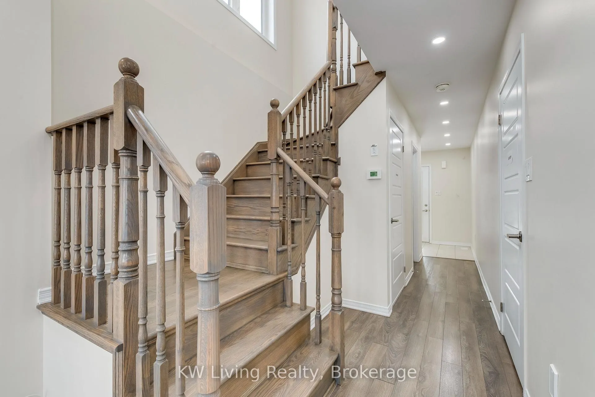 Photo 12 of Unit Upper, 17 Allcroft Court, Hamilton, Stoney Creek Mountain — HOMEH