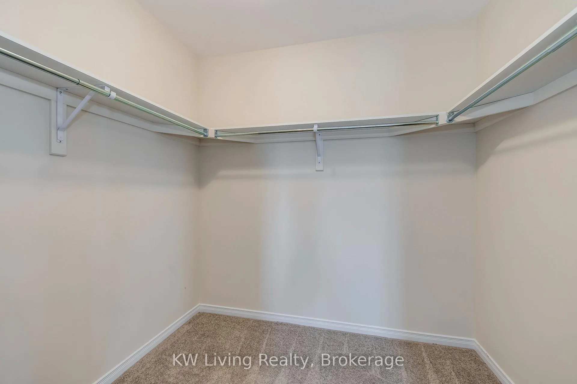 Photo 15 of Unit Upper, 17 Allcroft Court, Hamilton, Stoney Creek Mountain — HOMEH