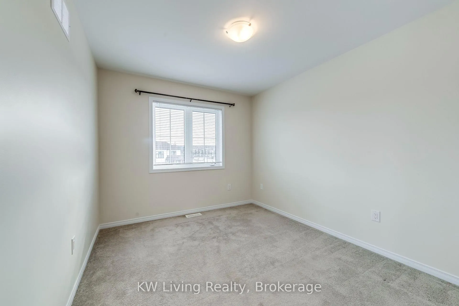 Photo 18 of Unit Upper, 17 Allcroft Court, Hamilton, Stoney Creek Mountain — HOMEH