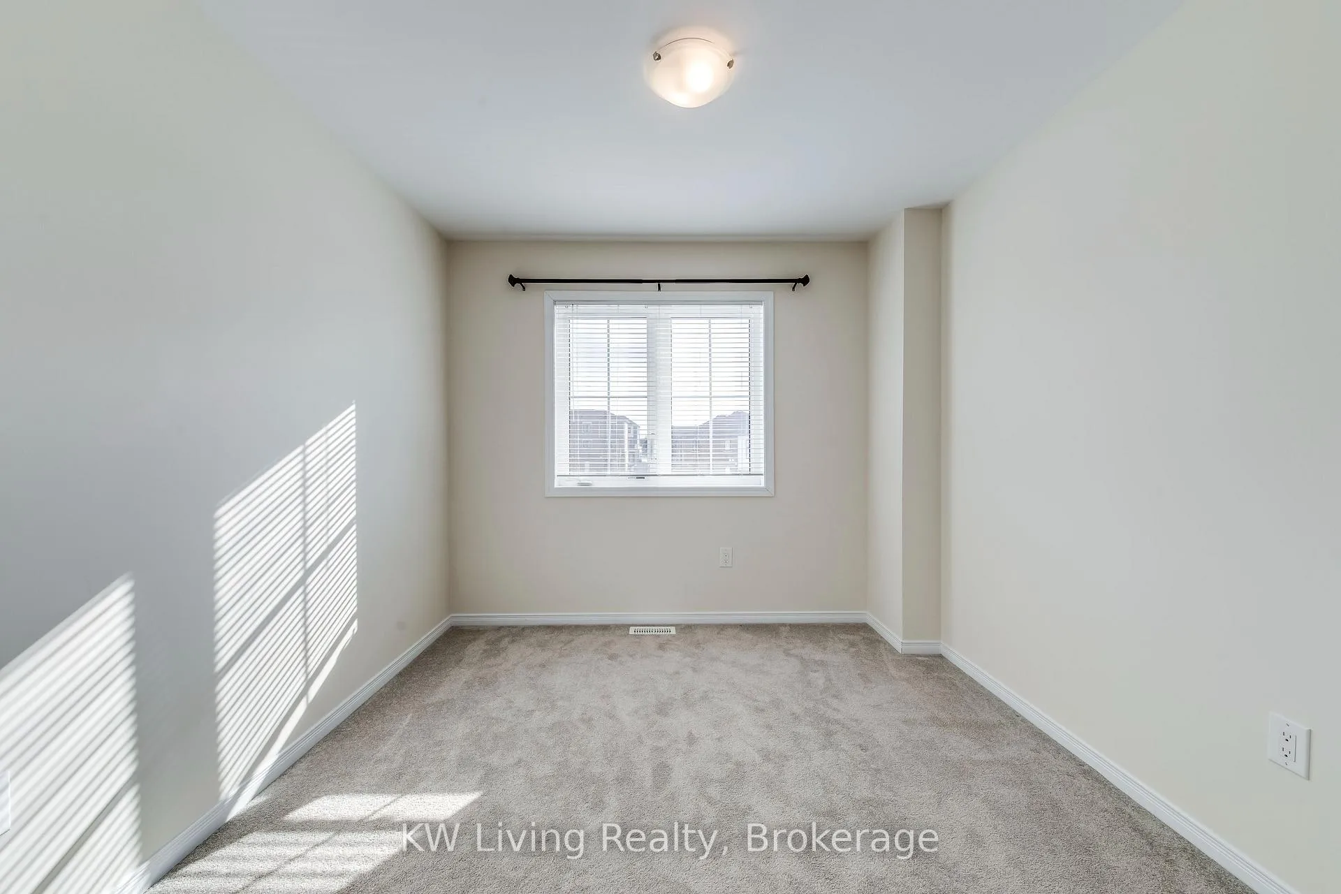 Photo 19 of Unit Upper, 17 Allcroft Court, Hamilton, Stoney Creek Mountain — HOMEH