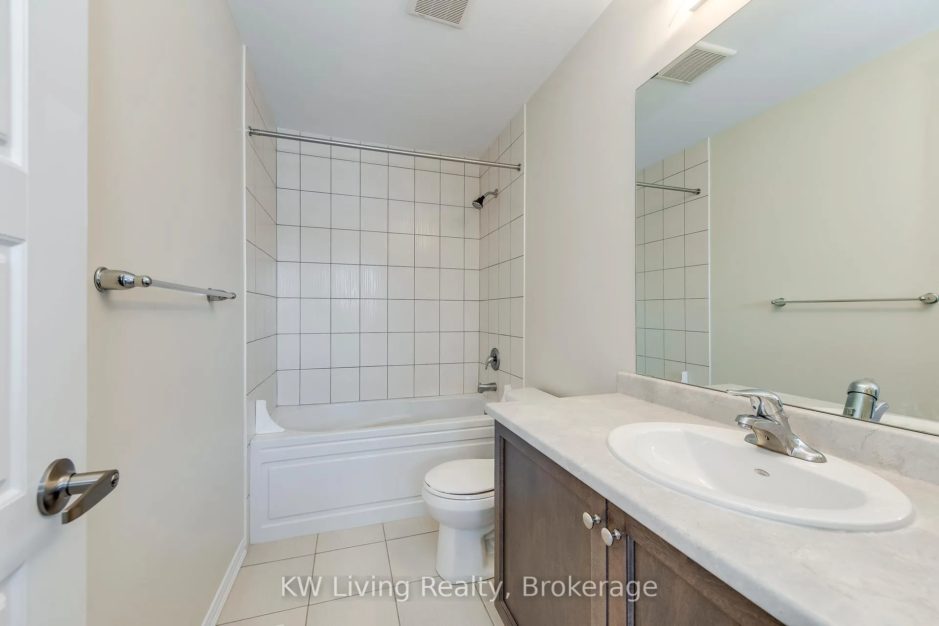 Photo 20 of Unit Upper, 17 Allcroft Court, Hamilton, Stoney Creek Mountain — HOMEH