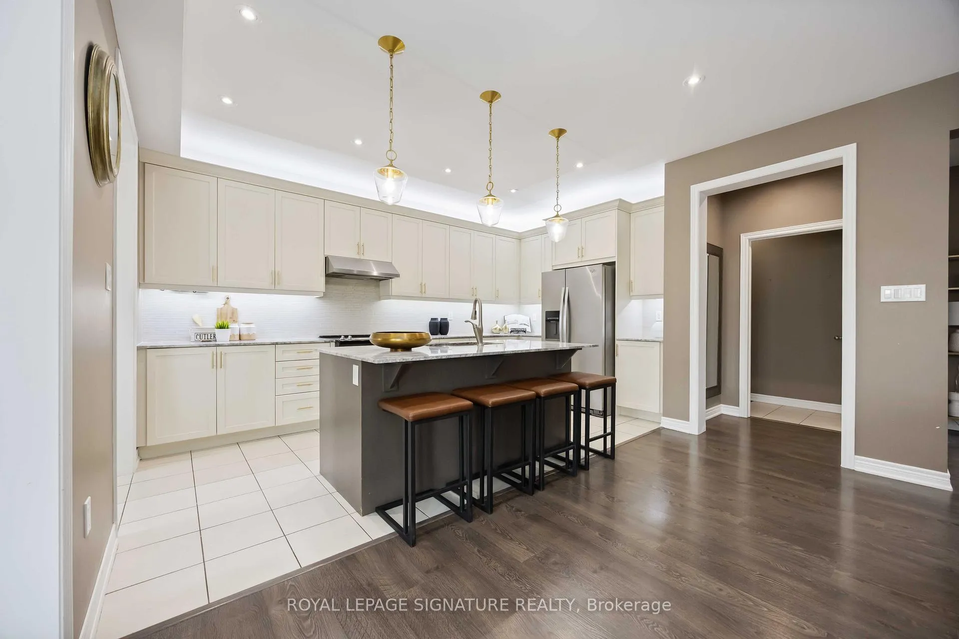 Photo 11 of 99 Card Lumber Crescent, Vaughan, Kleinburg — HOMEH