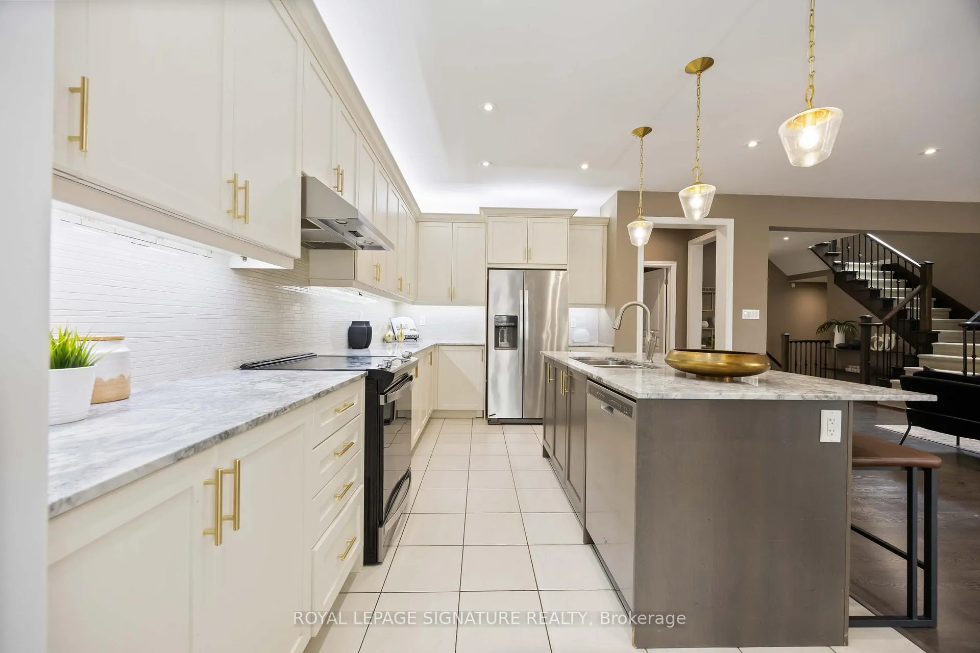 Photo 14 of 99 Card Lumber Crescent, Vaughan, Kleinburg — HOMEH