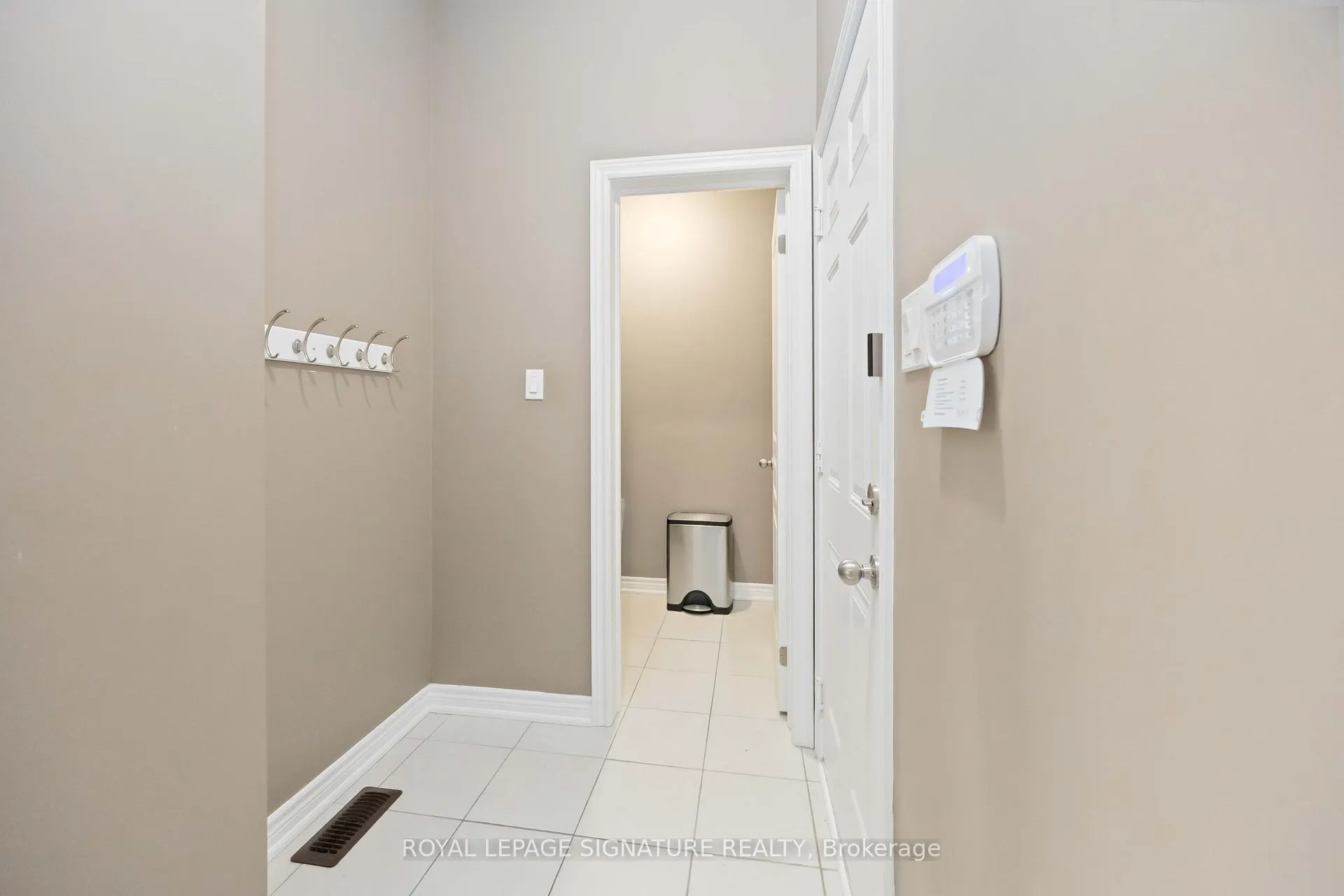 Photo 17 of 99 Card Lumber Crescent, Vaughan, Kleinburg — HOMEH