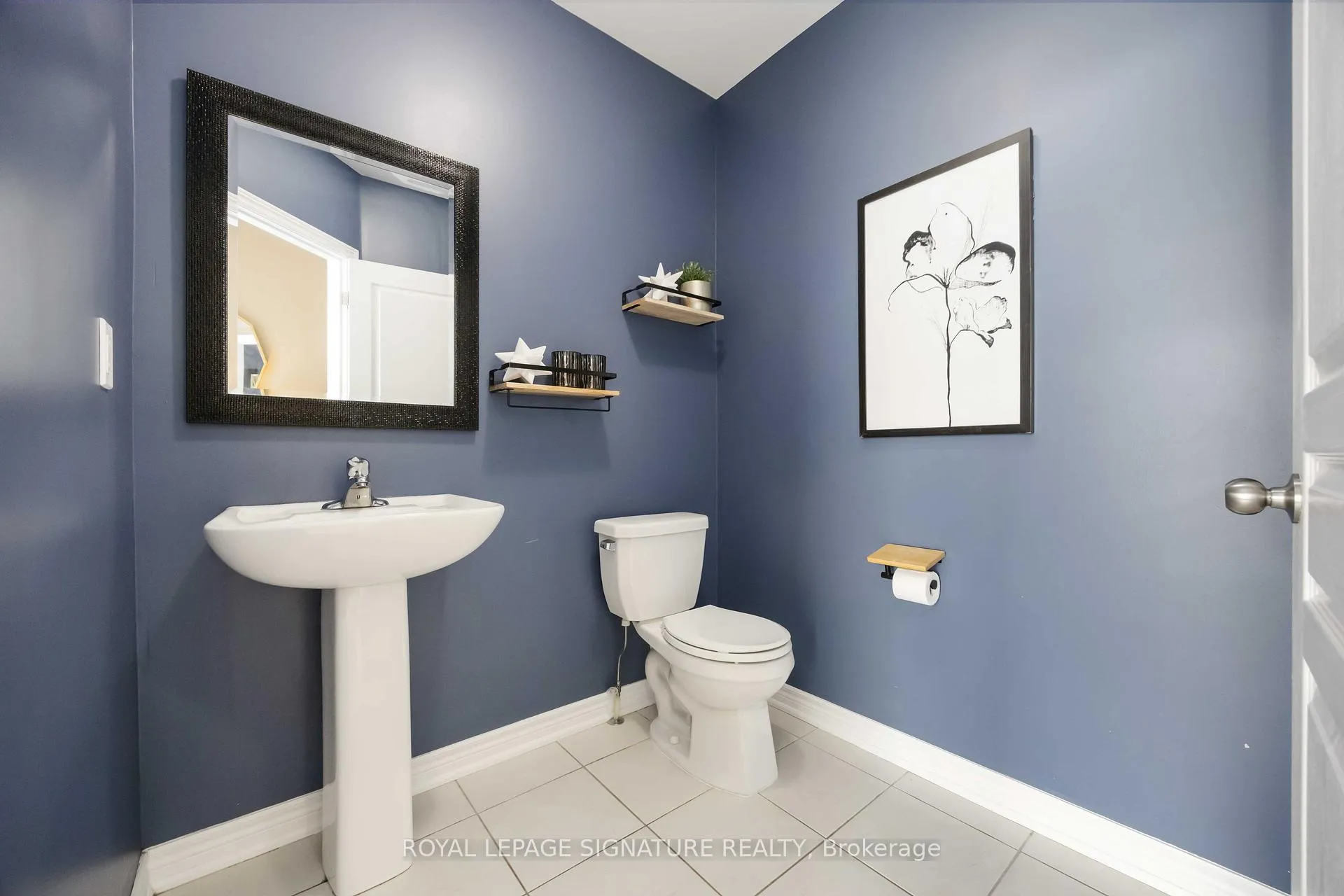 Photo 18 of 99 Card Lumber Crescent, Vaughan, Kleinburg — HOMEH