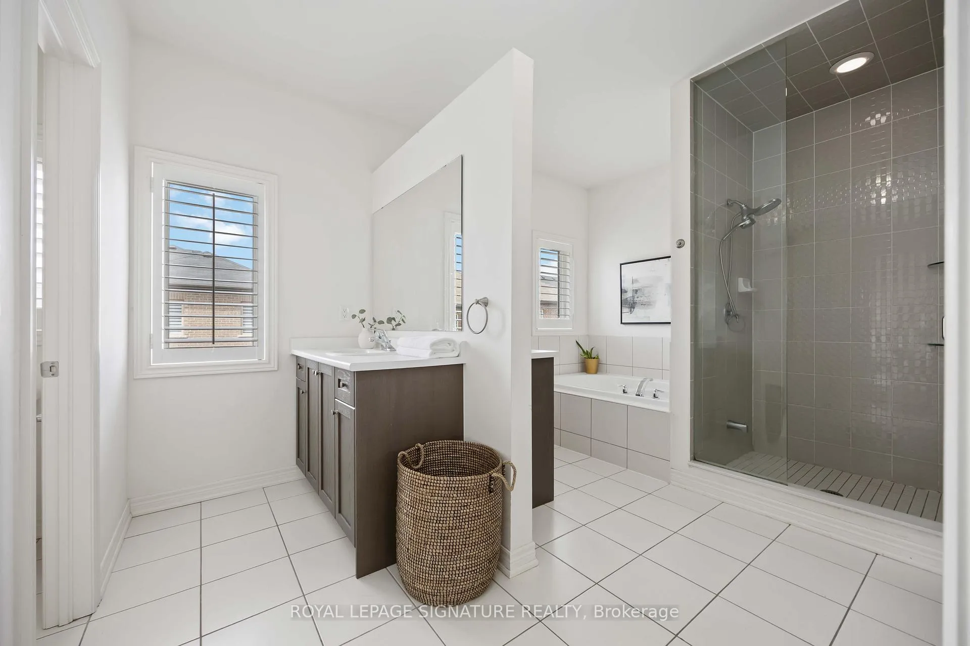 Photo 24 of 99 Card Lumber Crescent, Vaughan, Kleinburg — HOMEH