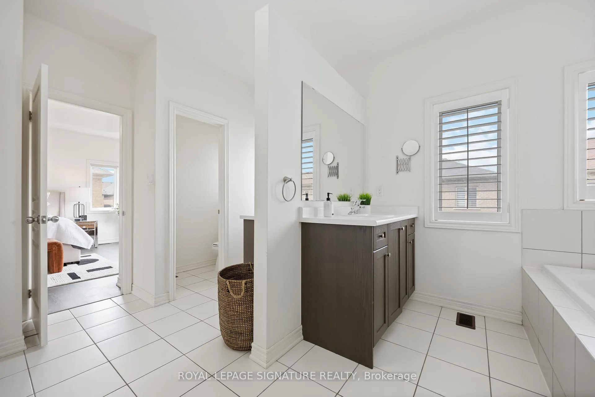 Photo 25 of 99 Card Lumber Crescent, Vaughan, Kleinburg — HOMEH