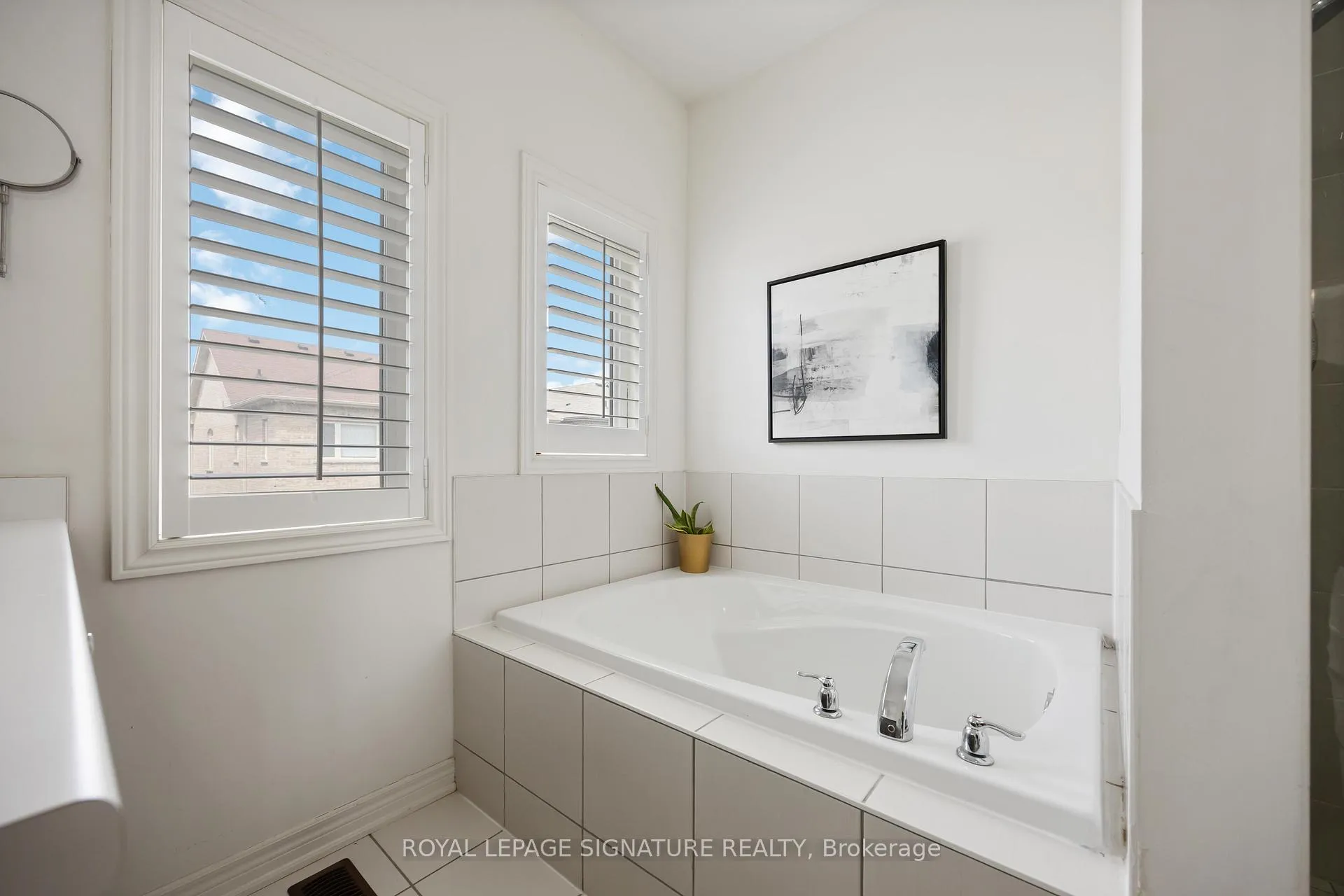 Photo 26 of 99 Card Lumber Crescent, Vaughan, Kleinburg — HOMEH