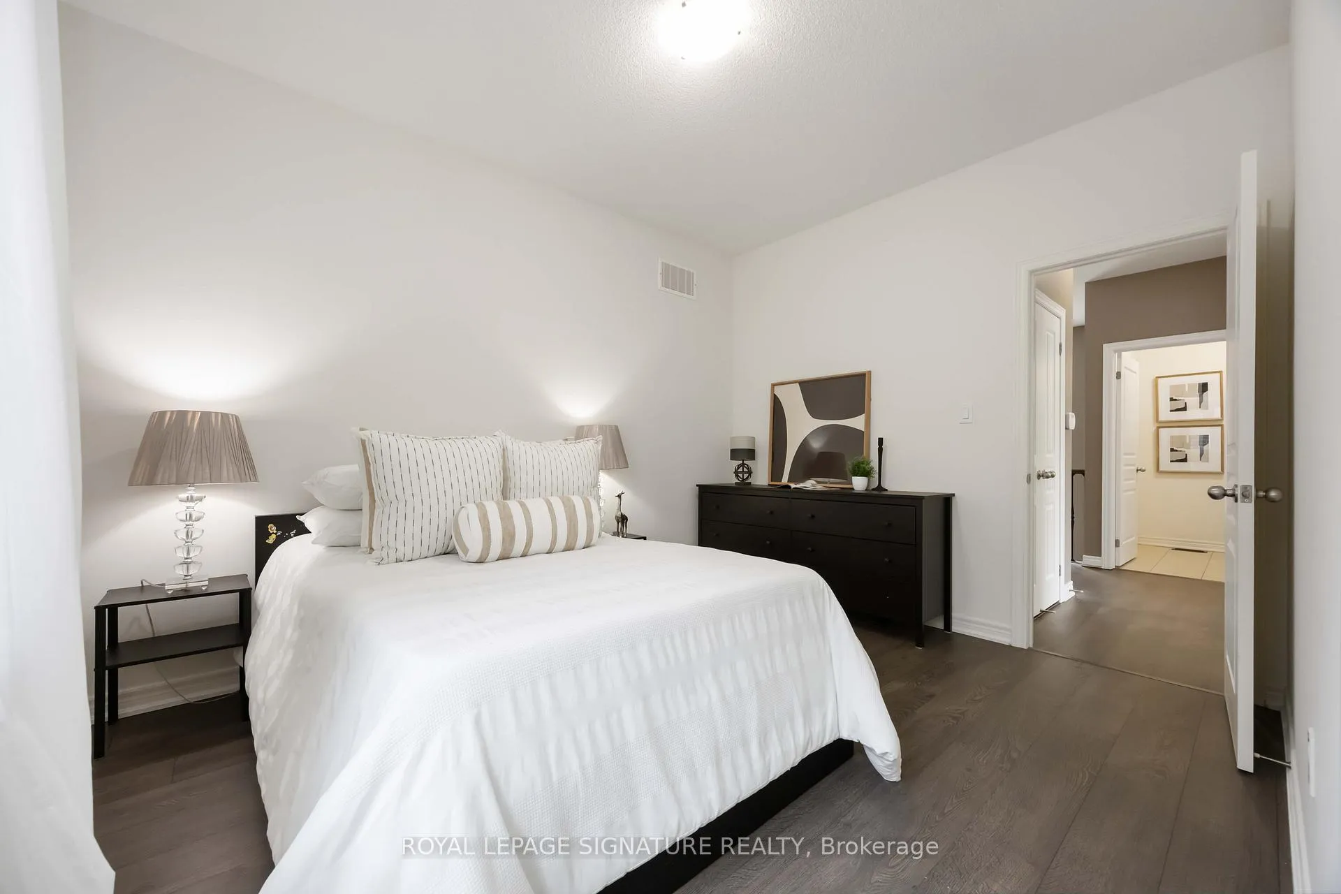 Photo 29 of 99 Card Lumber Crescent, Vaughan, Kleinburg — HOMEH