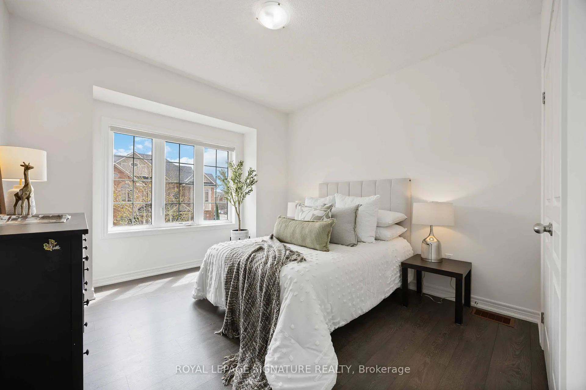 Photo 34 of 99 Card Lumber Crescent, Vaughan, Kleinburg — HOMEH