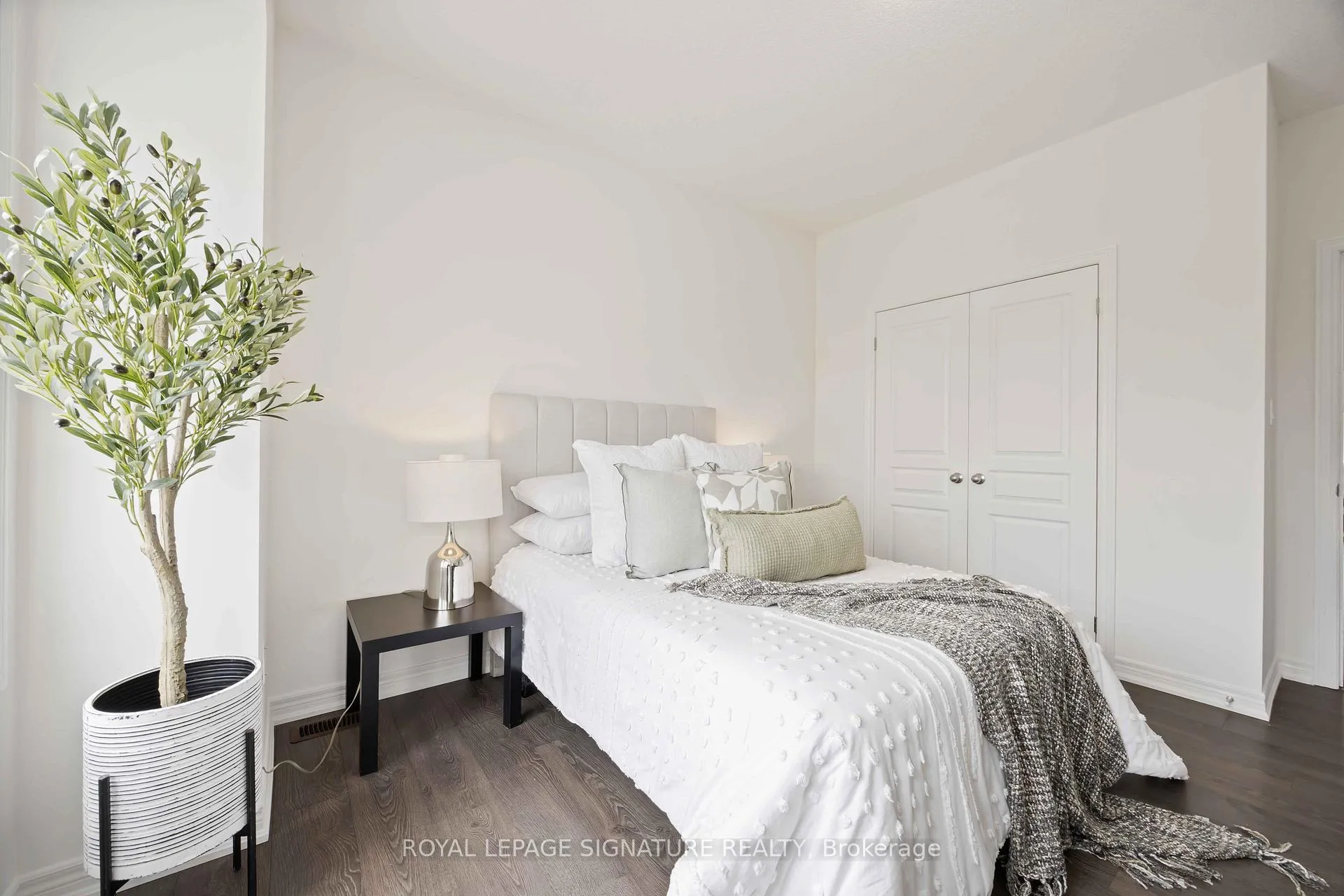 Photo 35 of 99 Card Lumber Crescent, Vaughan, Kleinburg — HOMEH