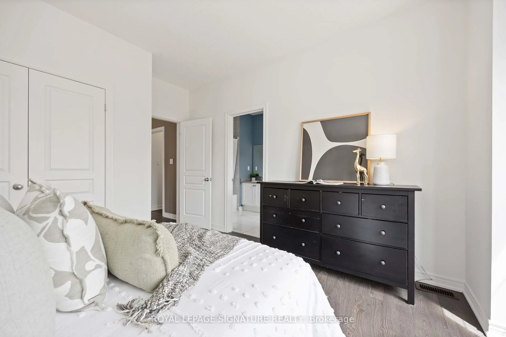 Photo 36 of 99 Card Lumber Crescent, Vaughan, Kleinburg — HOMEH