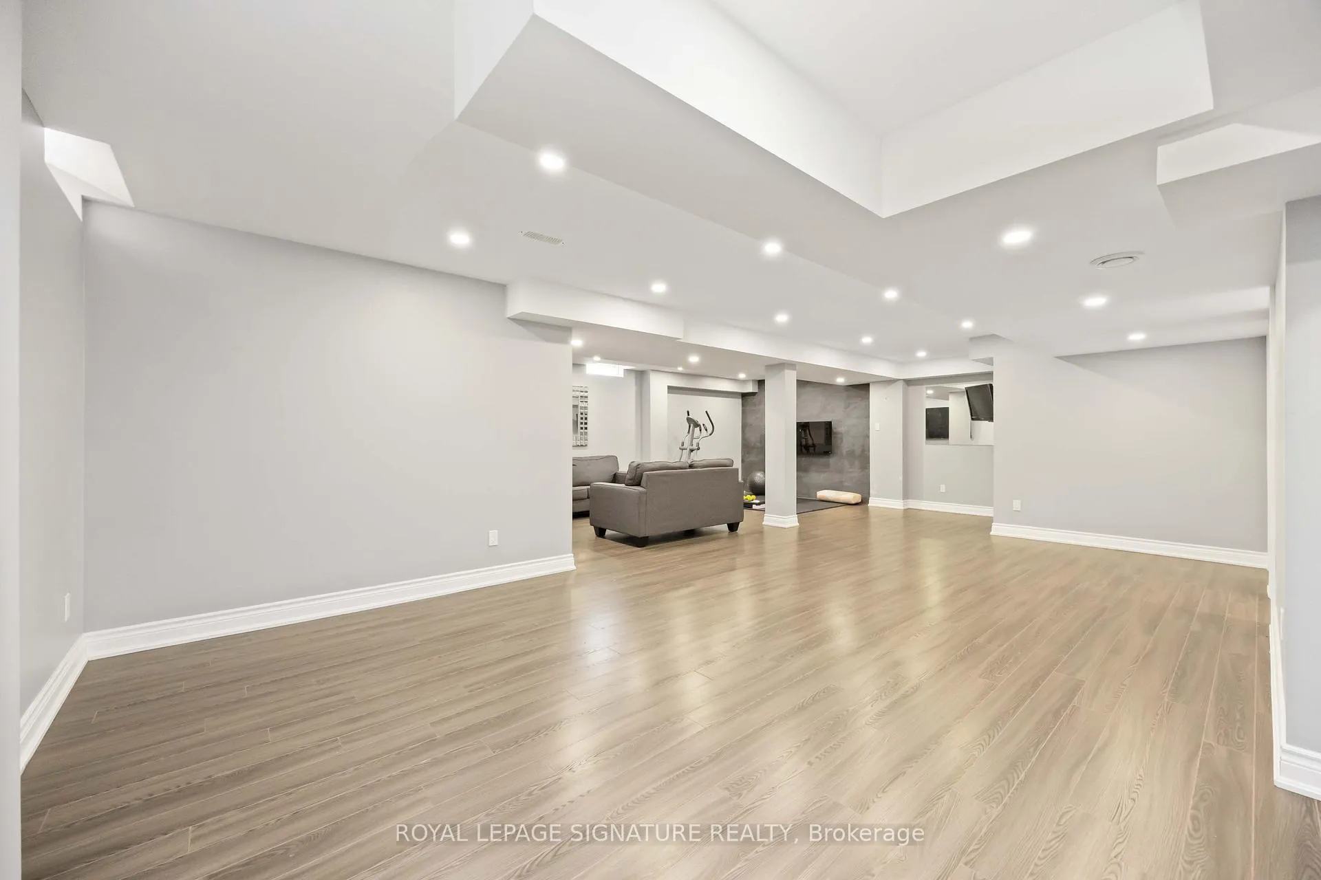 Photo 37 of 99 Card Lumber Crescent, Vaughan, Kleinburg — HOMEH