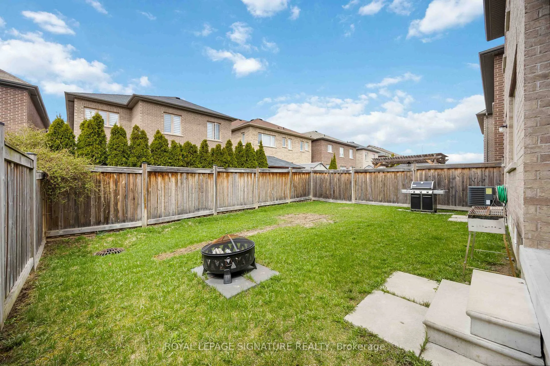 Photo 44 of 99 Card Lumber Crescent, Vaughan, Kleinburg — HOMEH
