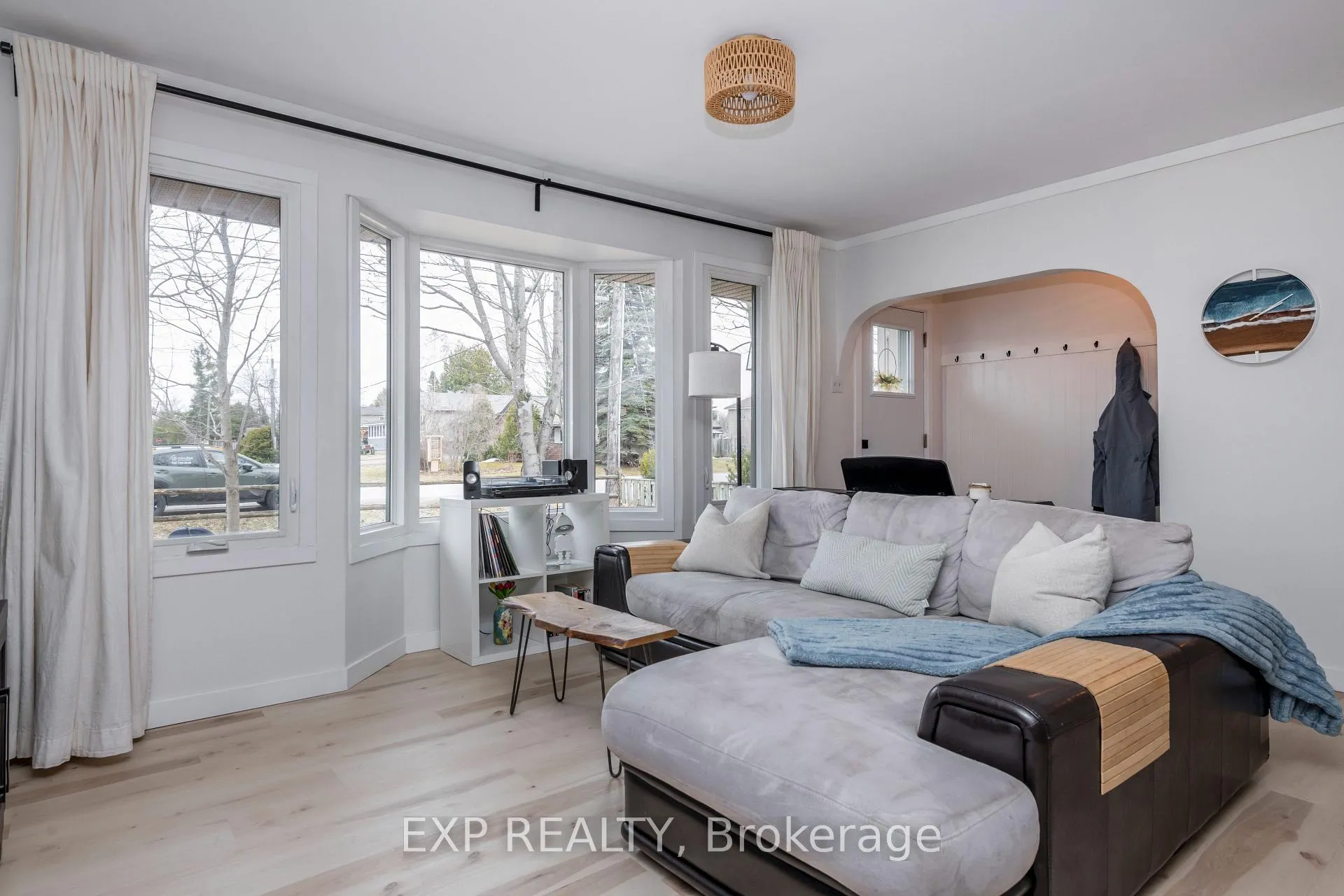 Photo 4 of 678 Rose Lane, Innisfil, Alcona — HOMEH