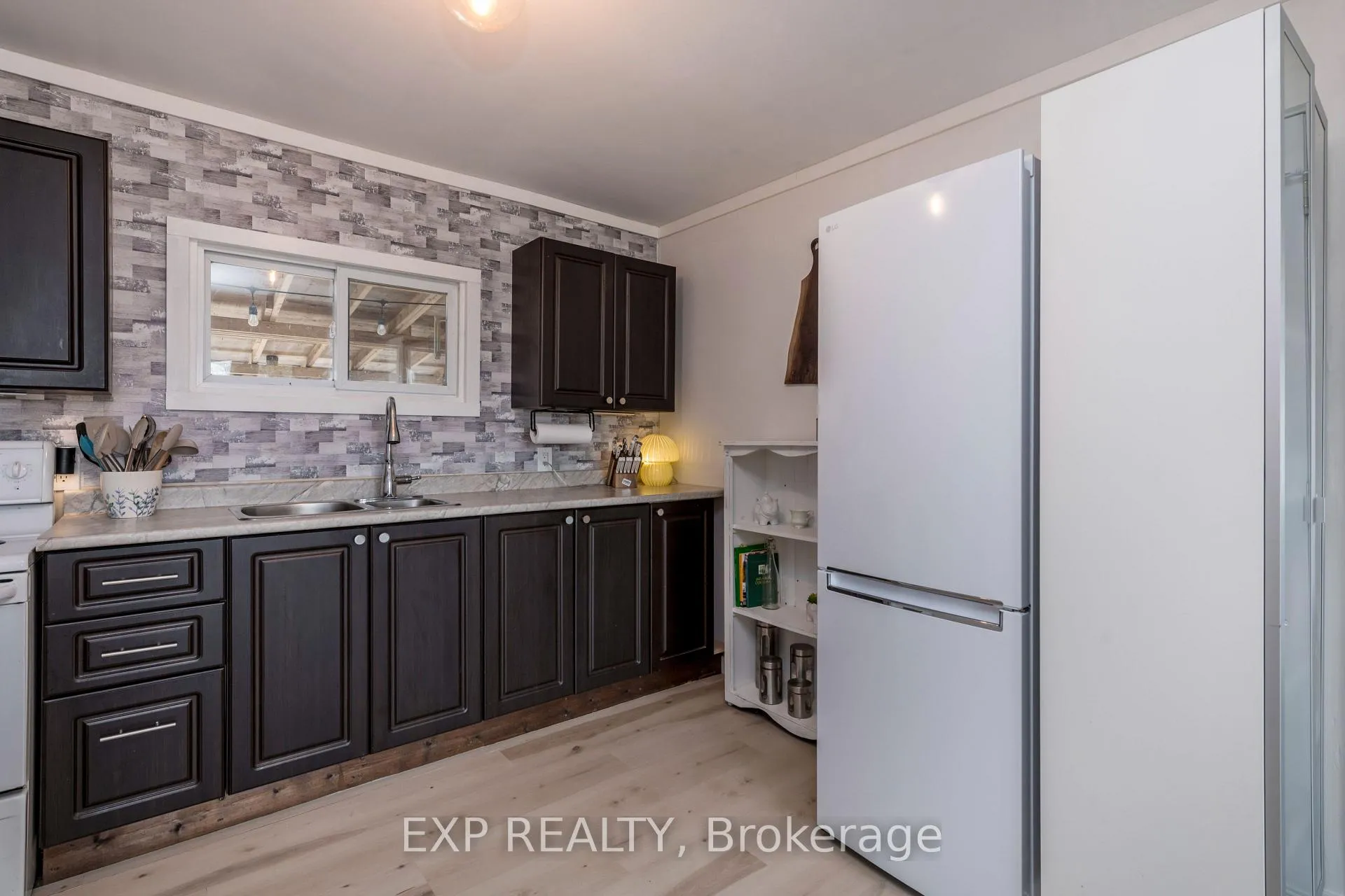 Photo 7 of 678 Rose Lane, Innisfil, Alcona — HOMEH