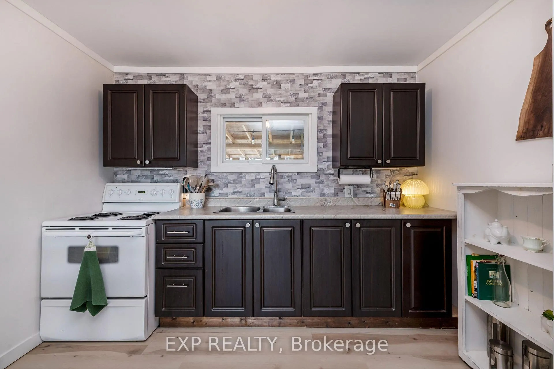 Photo 8 of 678 Rose Lane, Innisfil, Alcona — HOMEH