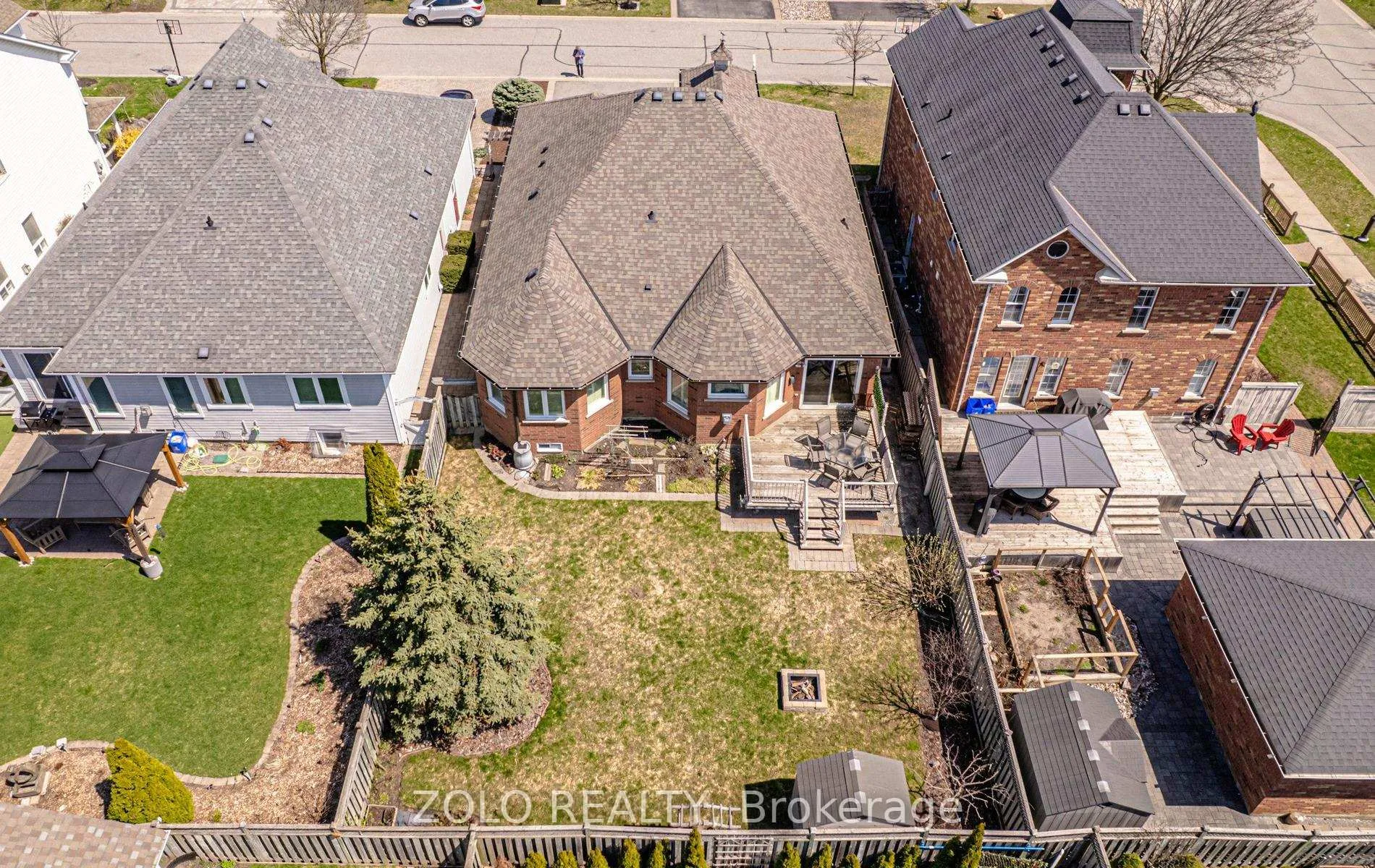 Photo 2 of 4 Sturgess Crescent, Whitby, Brooklin — HOMEH