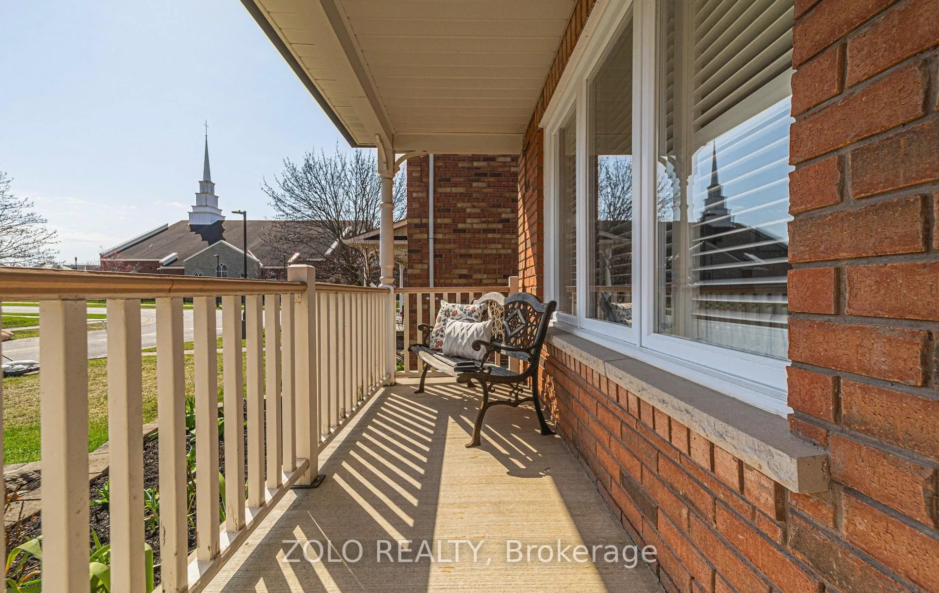 Photo 5 of 4 Sturgess Crescent, Whitby, Brooklin — HOMEH
