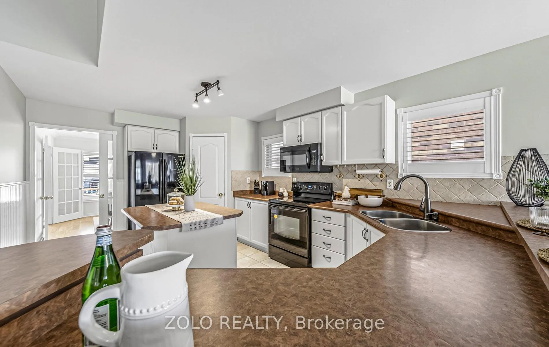 Photo 14 of 4 Sturgess Crescent, Whitby, Brooklin — HOMEH