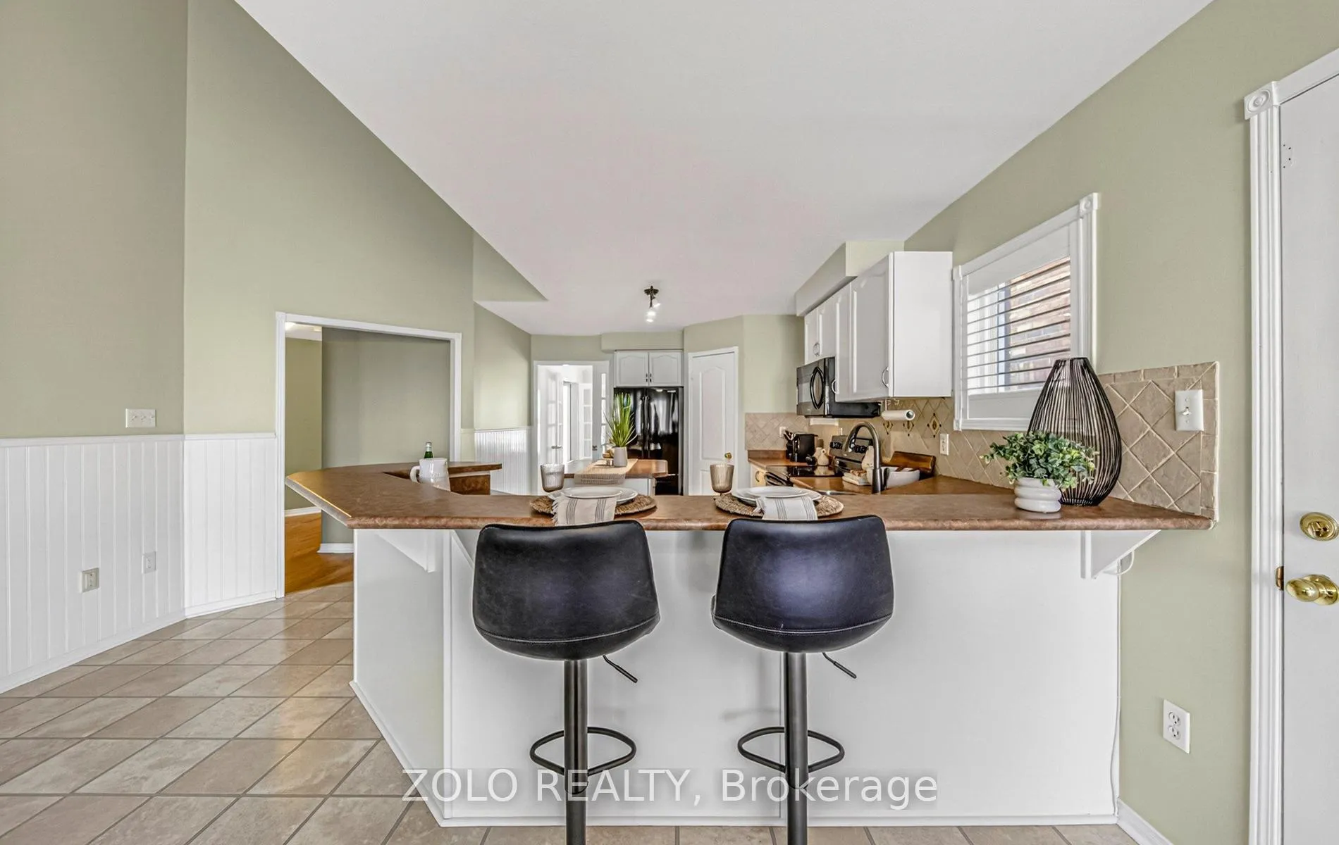 Photo 15 of 4 Sturgess Crescent, Whitby, Brooklin — HOMEH