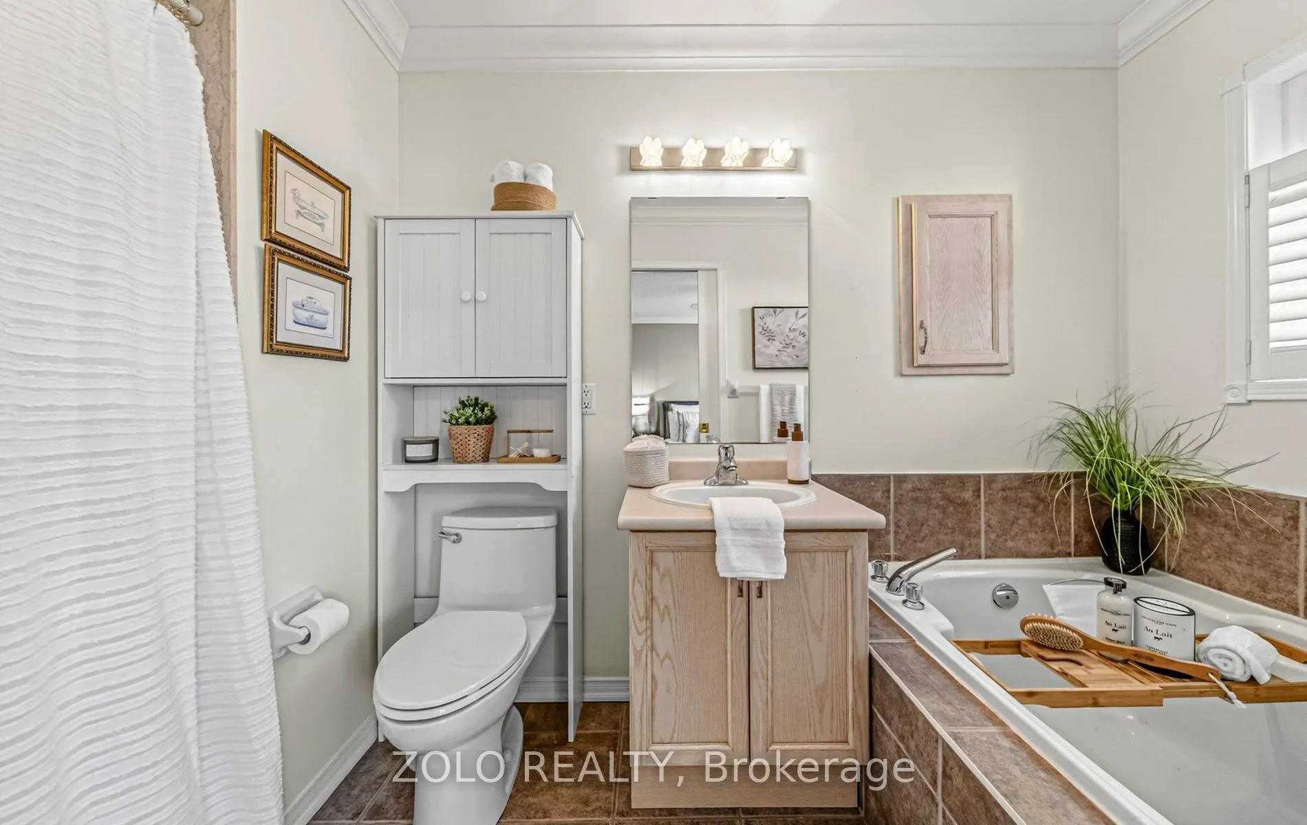 Photo 22 of 4 Sturgess Crescent, Whitby, Brooklin — HOMEH