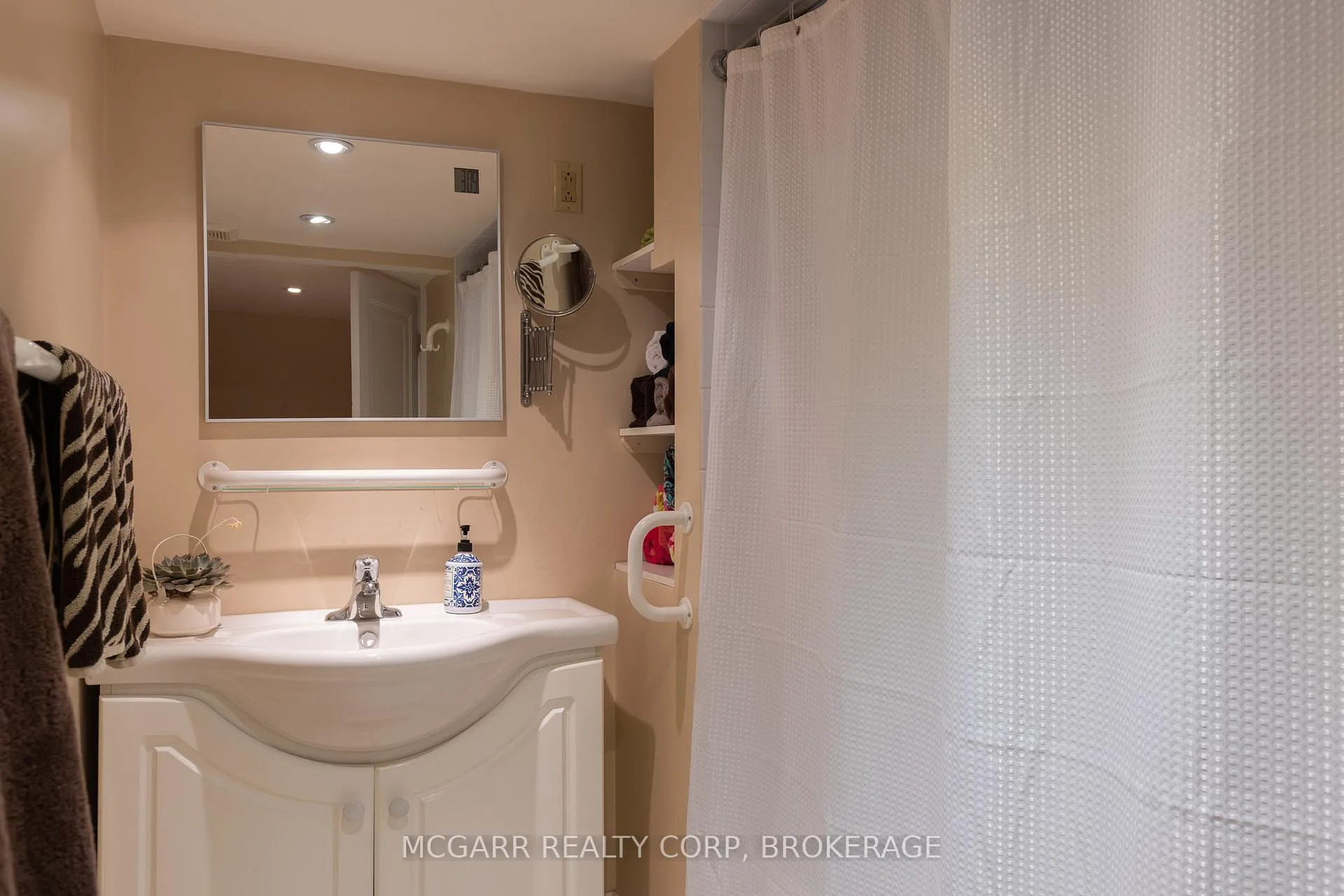 Photo 29 of 62 Hillcrest Avenue, St. Catharines, Old Glenridge — HOMEH