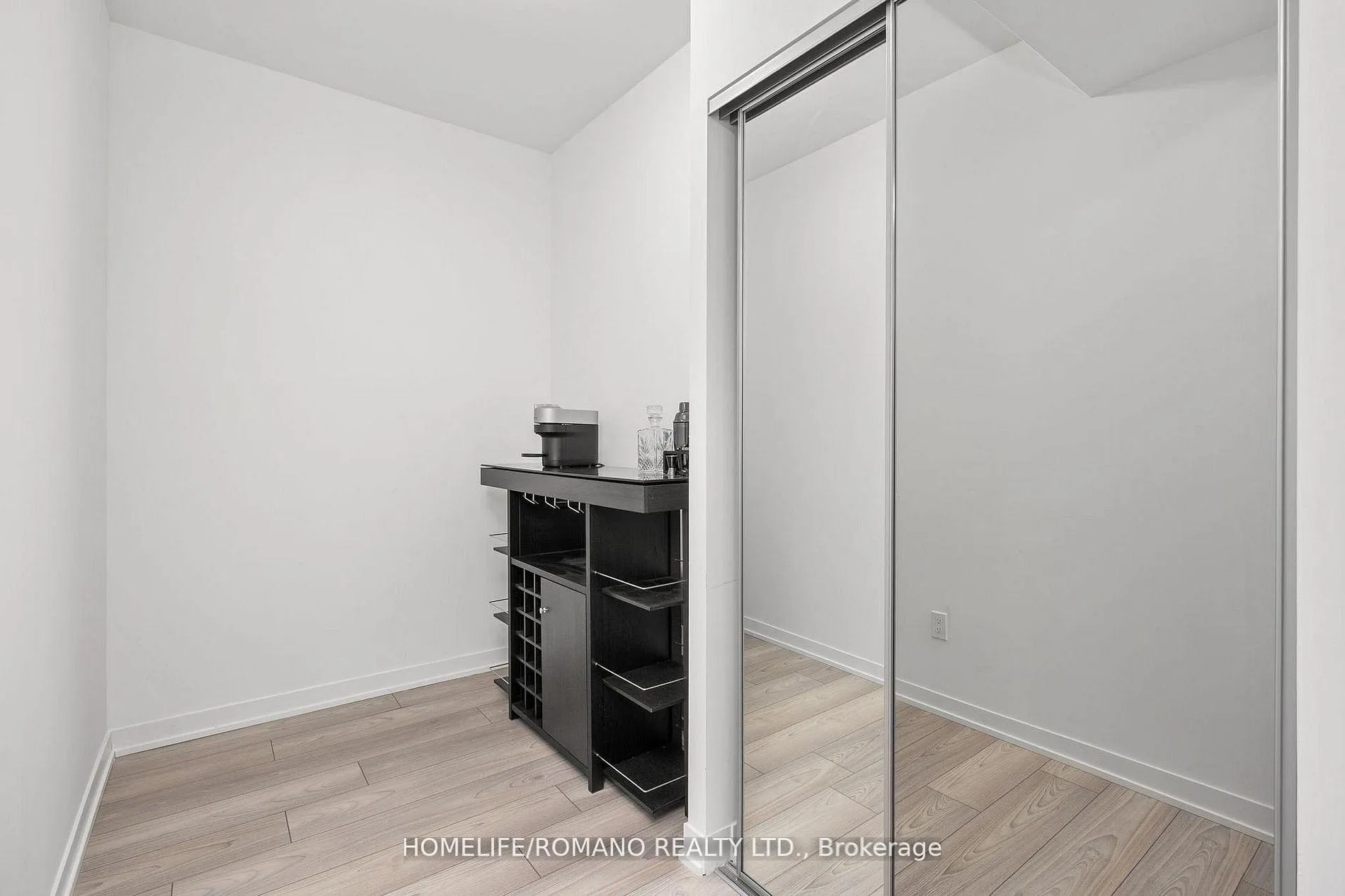 Photo 5 of Unit 1426, 498 Caldari Road, Vaughan, Concord — HOMEH