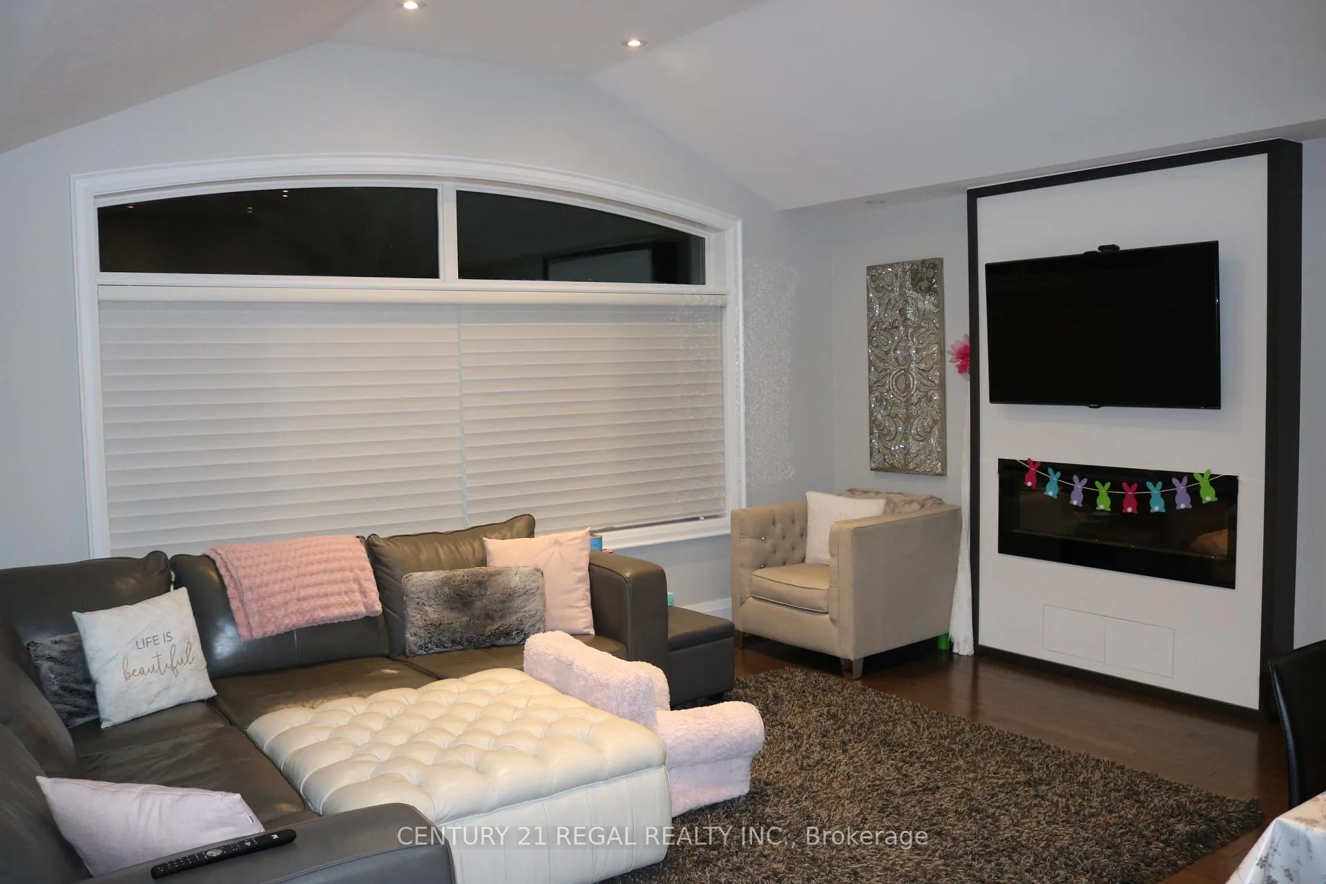 Photo 2 of 18 Rowse Crescent, Etobicoke, Kingsview Village-The Westway — HOMEH