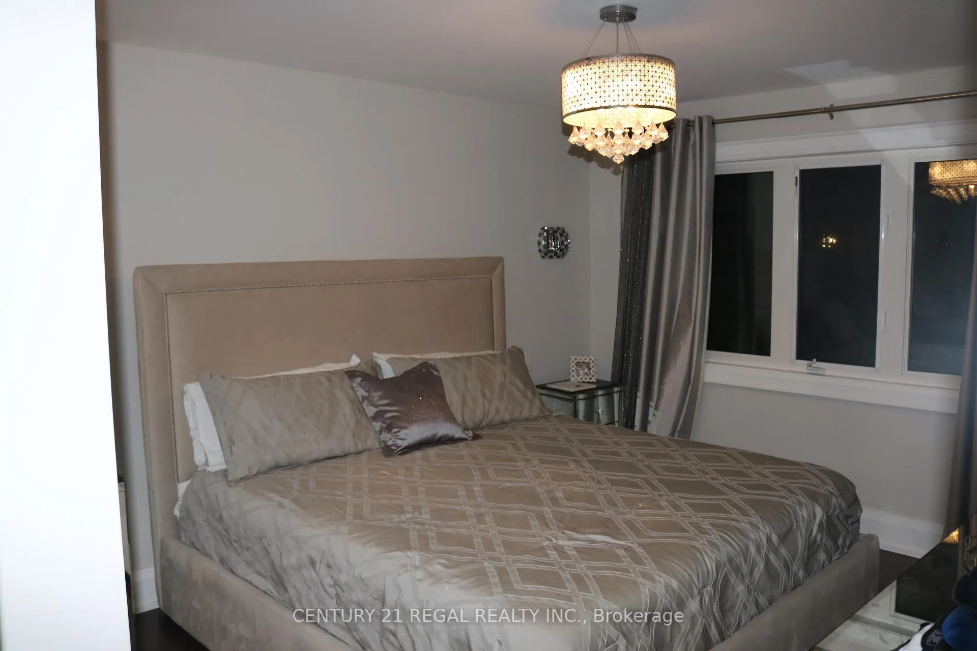 Photo 4 of 18 Rowse Crescent, Etobicoke, Kingsview Village-The Westway — HOMEH