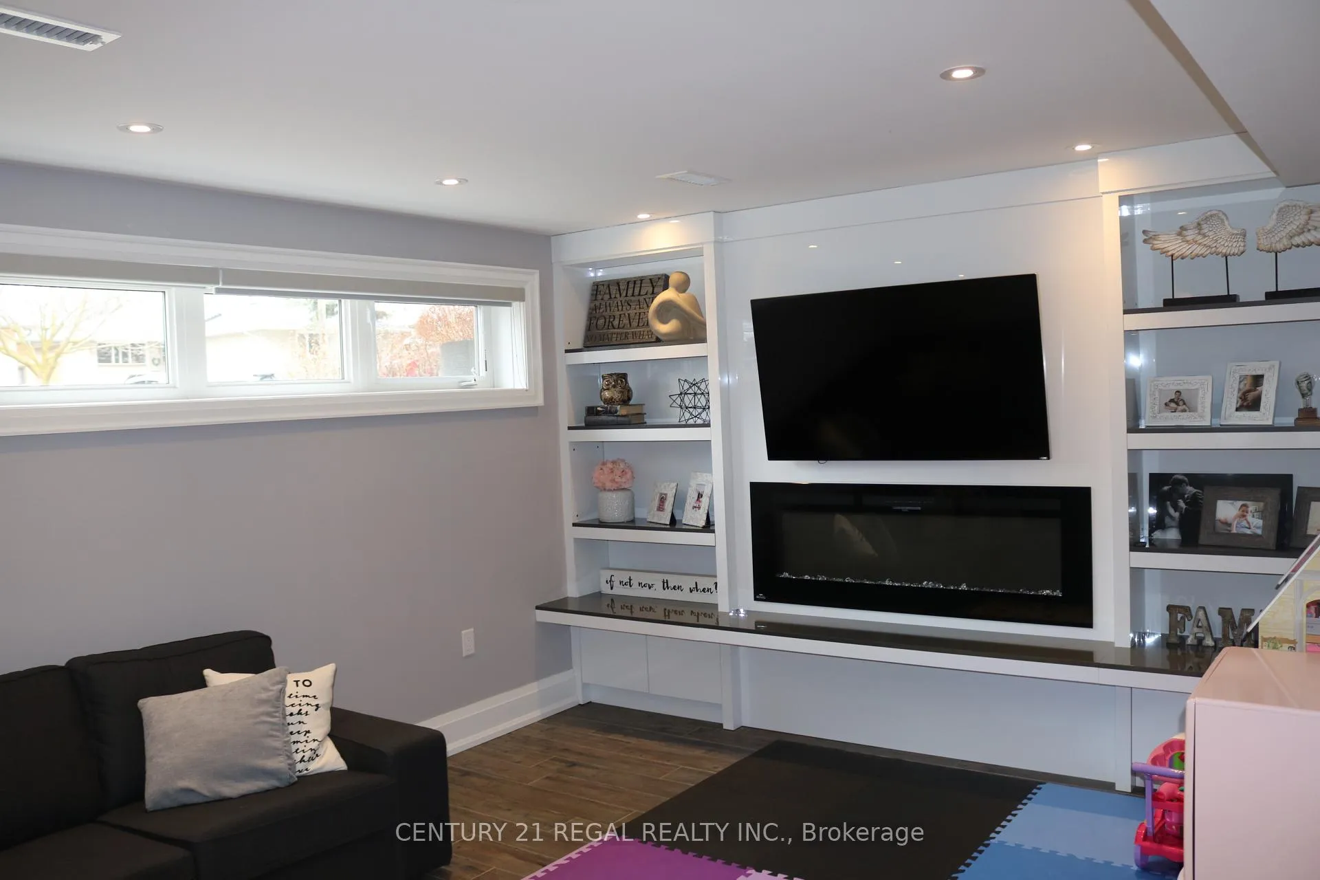 Photo 7 of 18 Rowse Crescent, Etobicoke, Kingsview Village-The Westway — HOMEH