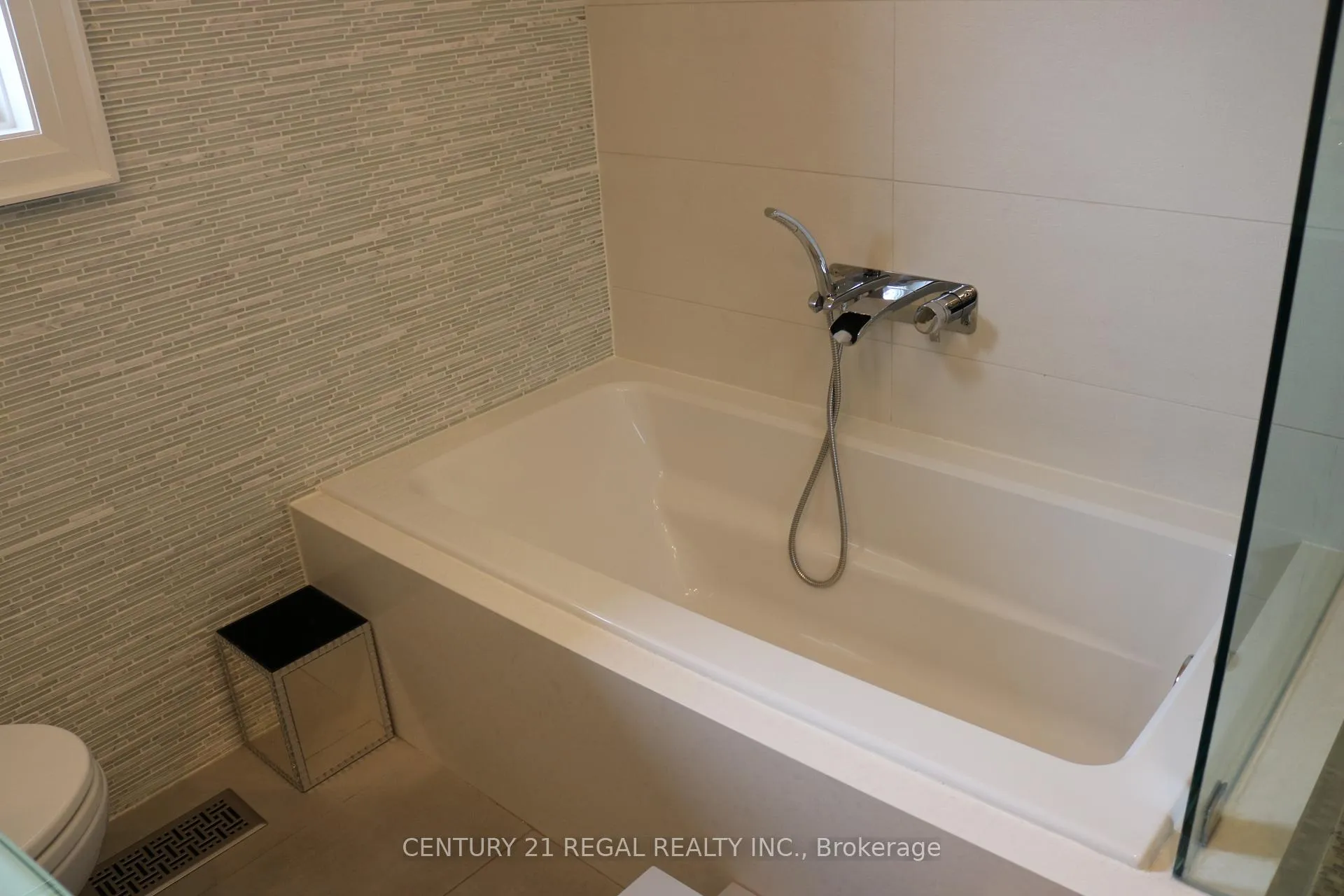 Photo 9 of 18 Rowse Crescent, Etobicoke, Kingsview Village-The Westway — HOMEH
