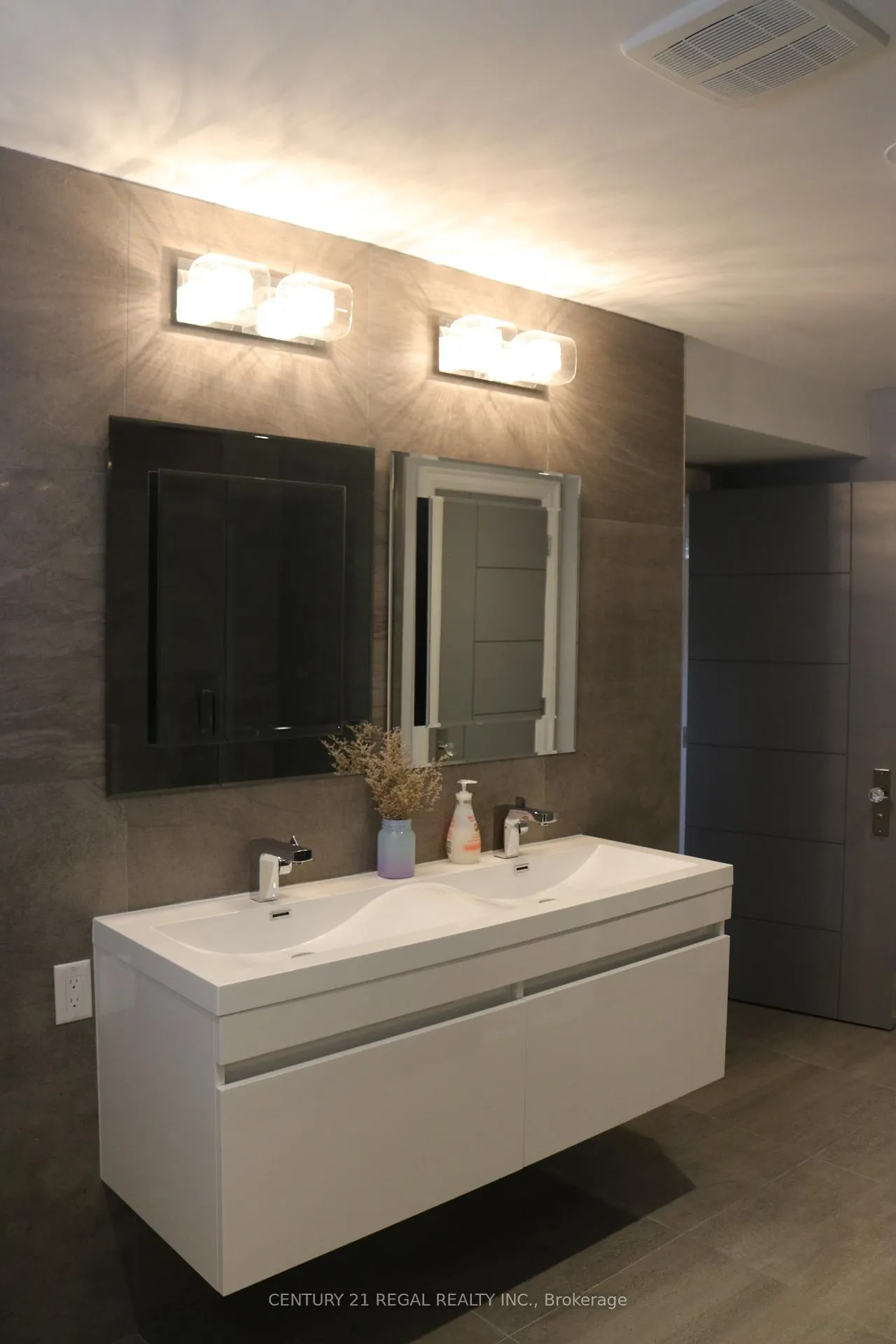 Photo 15 of 18 Rowse Crescent, Etobicoke, Kingsview Village-The Westway — HOMEH