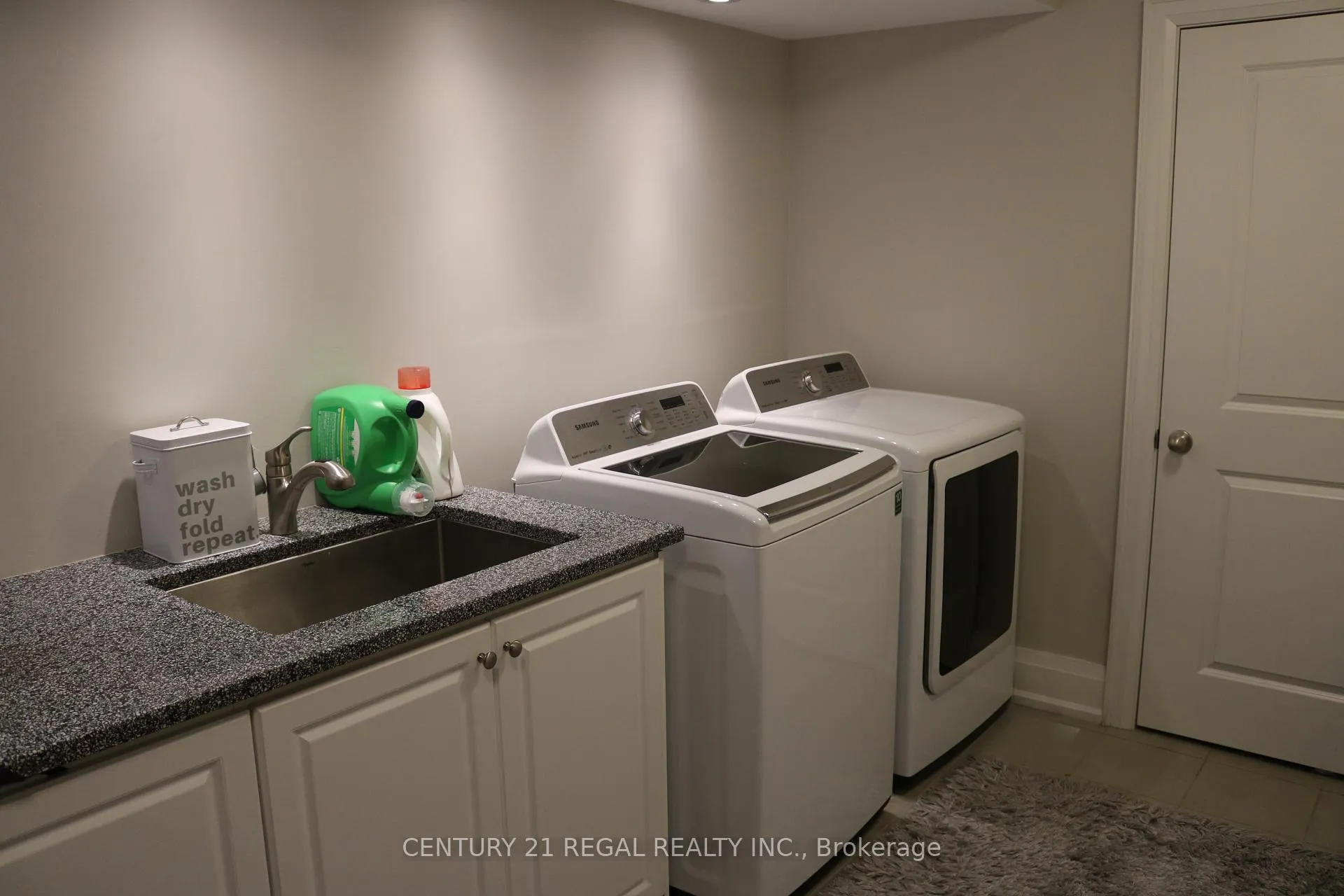 Photo 16 of 18 Rowse Crescent, Etobicoke, Kingsview Village-The Westway — HOMEH