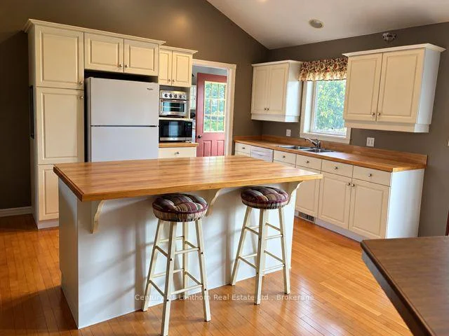 Photo 24 of 51 B Jericho Road, Prince Edward County, Sophiasburg Ward — HOMEH