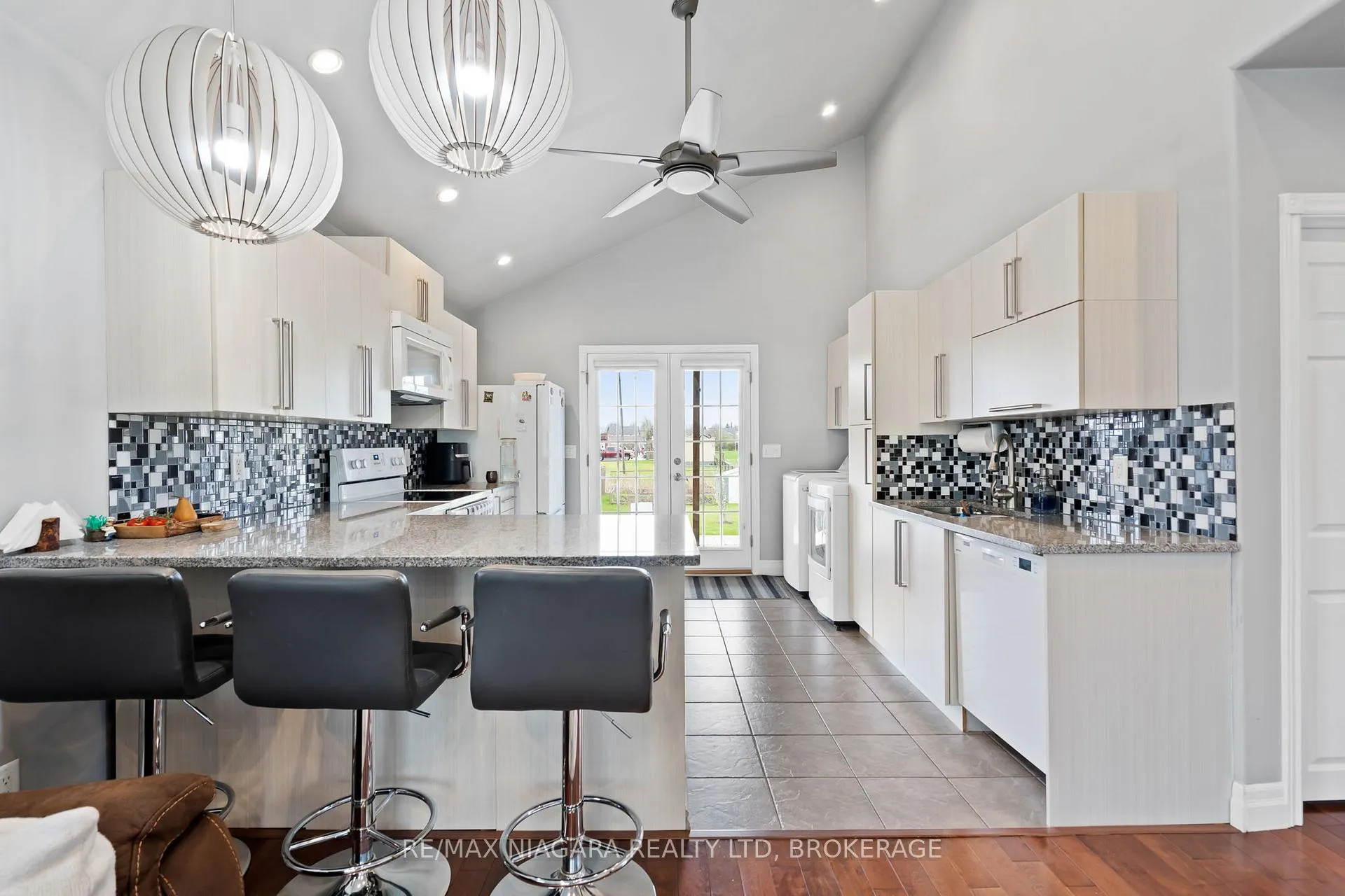 Photo 8 of 8134 Beaverdams Road, Niagara Falls, Ascot — HOMEH