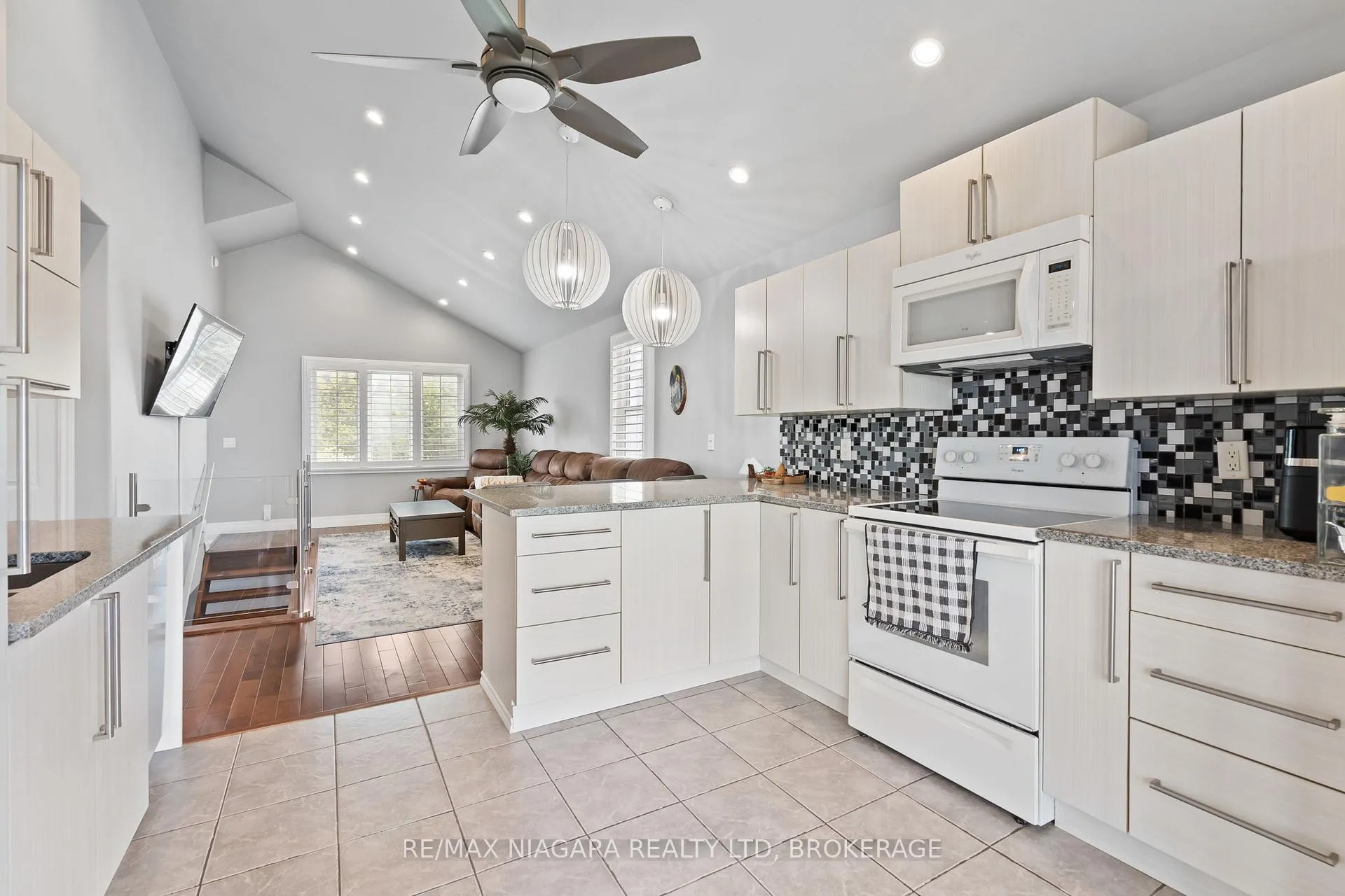 Photo 10 of 8134 Beaverdams Road, Niagara Falls, Ascot — HOMEH