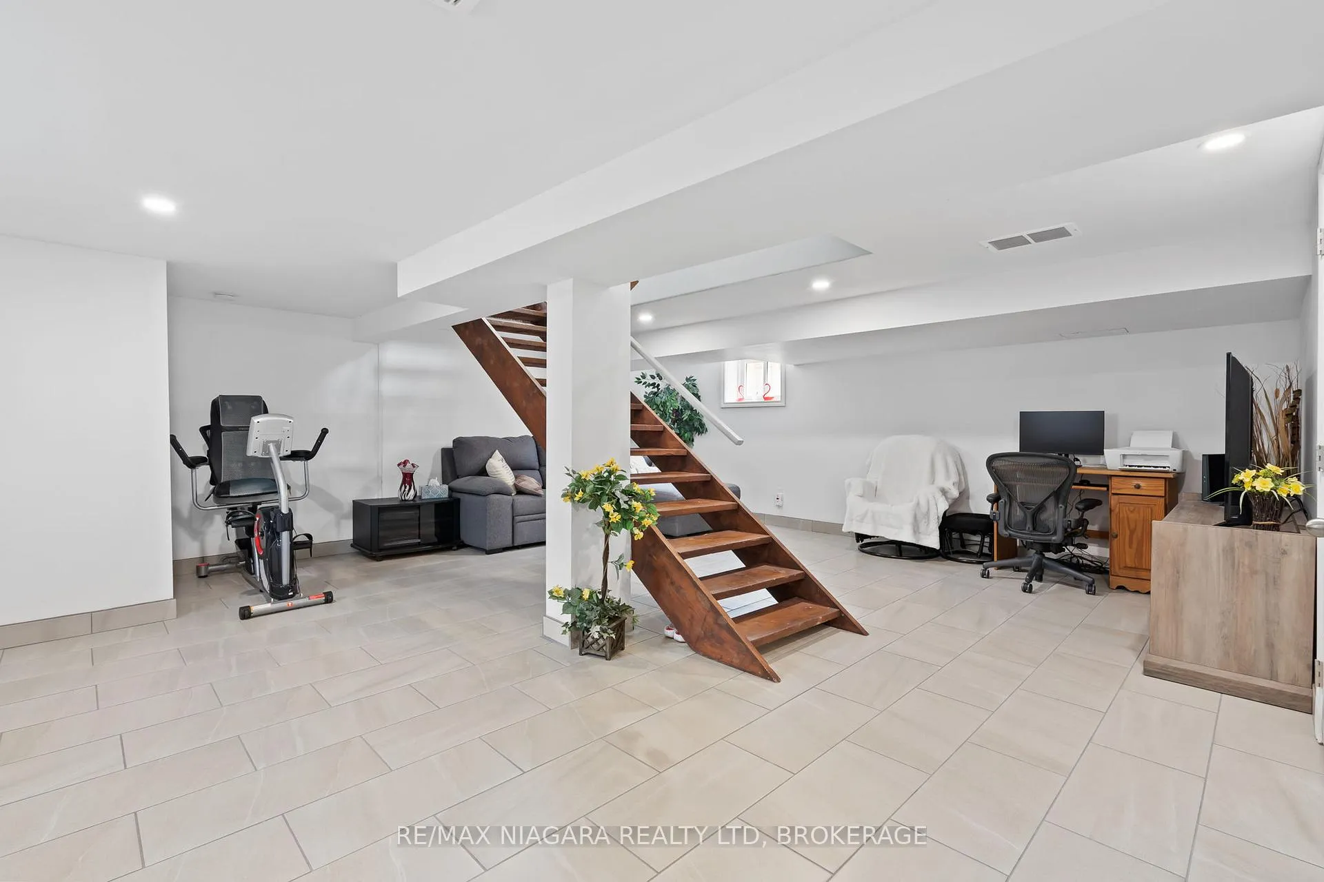 Photo 15 of 8134 Beaverdams Road, Niagara Falls, Ascot — HOMEH