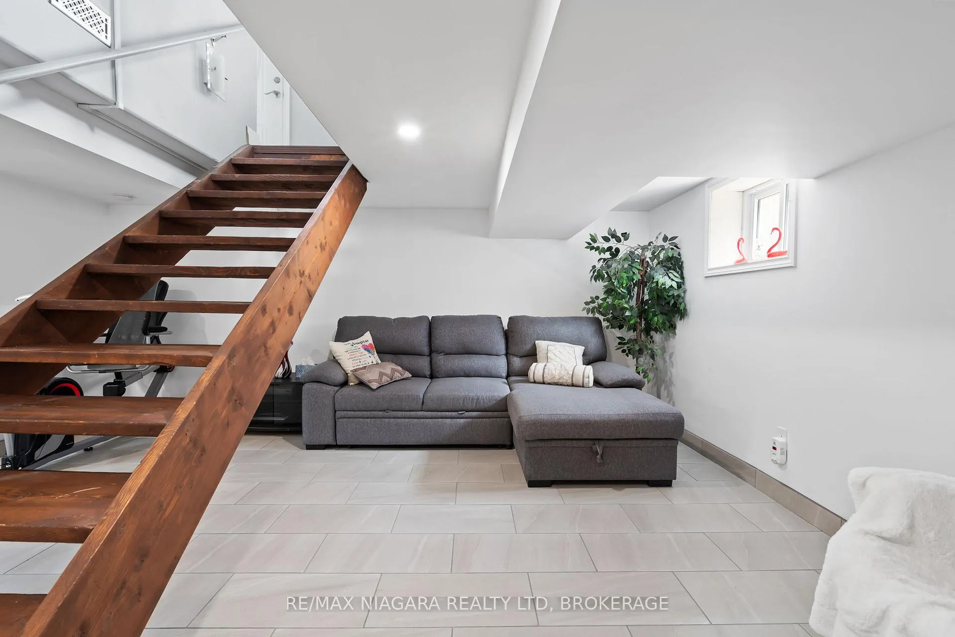 Photo 18 of 8134 Beaverdams Road, Niagara Falls, Ascot — HOMEH