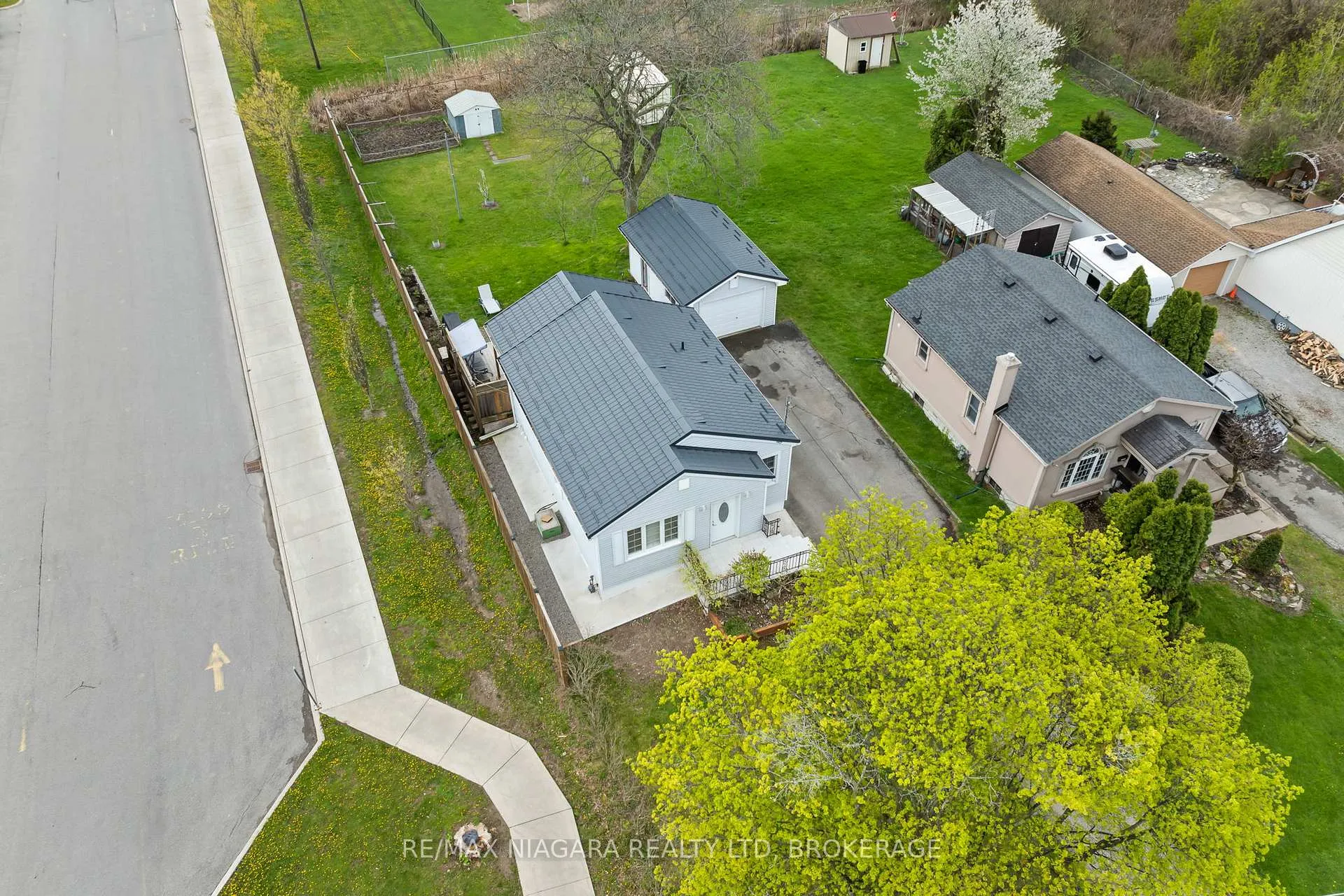 Photo 30 of 8134 Beaverdams Road, Niagara Falls, Ascot — HOMEH