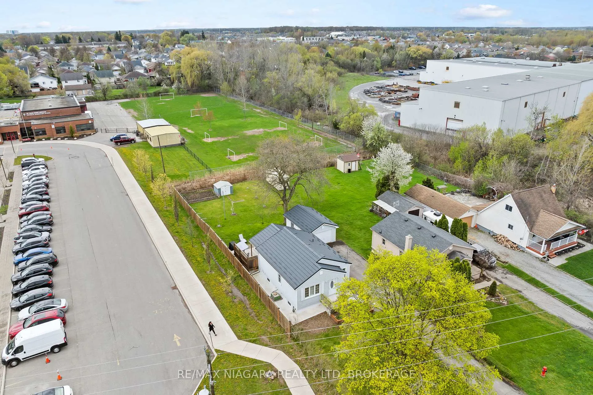 Photo 31 of 8134 Beaverdams Road, Niagara Falls, Ascot — HOMEH