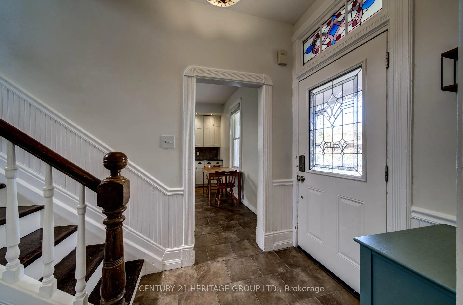 Photo 3 of 2107 Victoria Street, Innisfil, Stroud — HOMEH