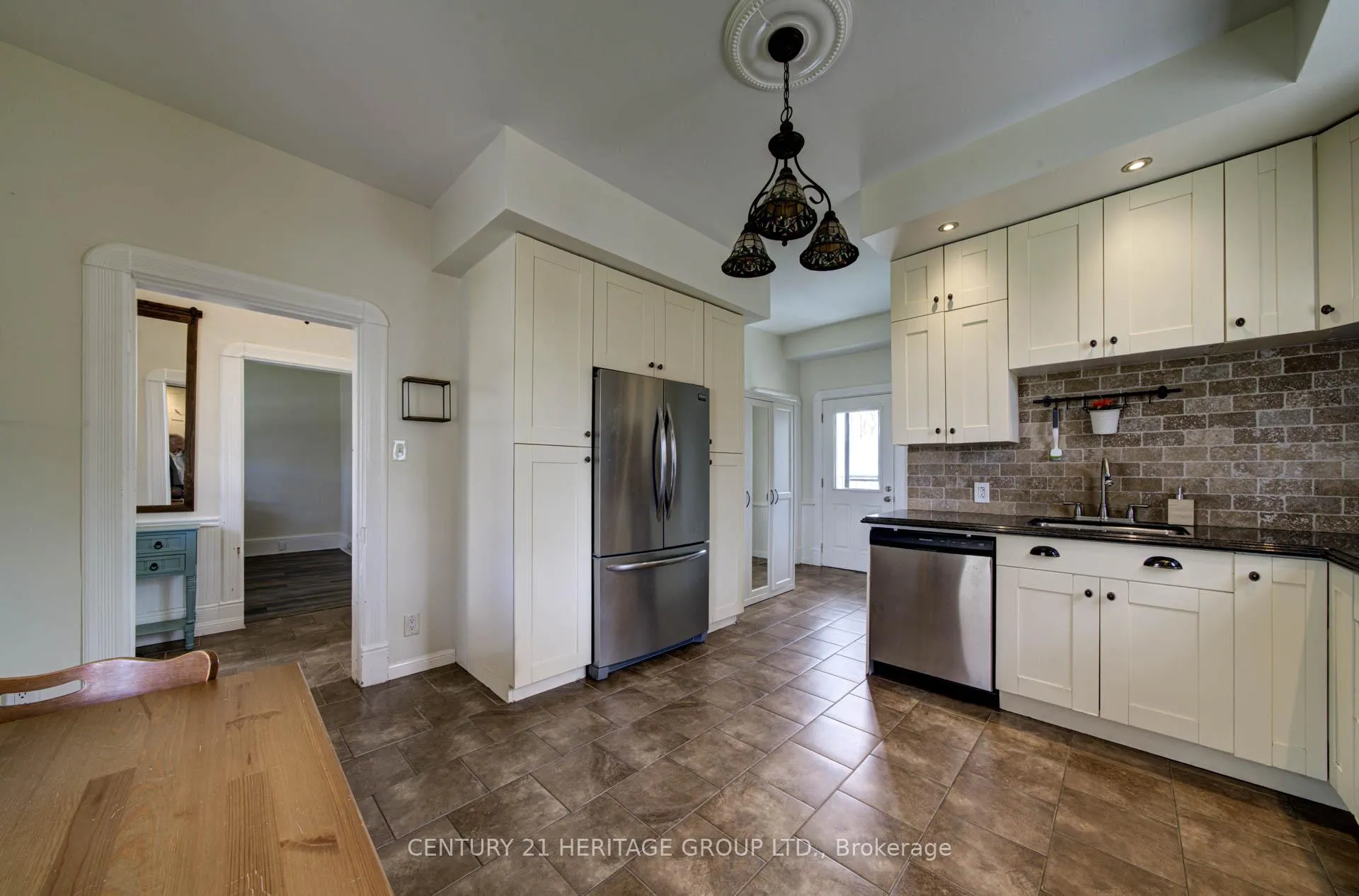 Photo 6 of 2107 Victoria Street, Innisfil, Stroud — HOMEH