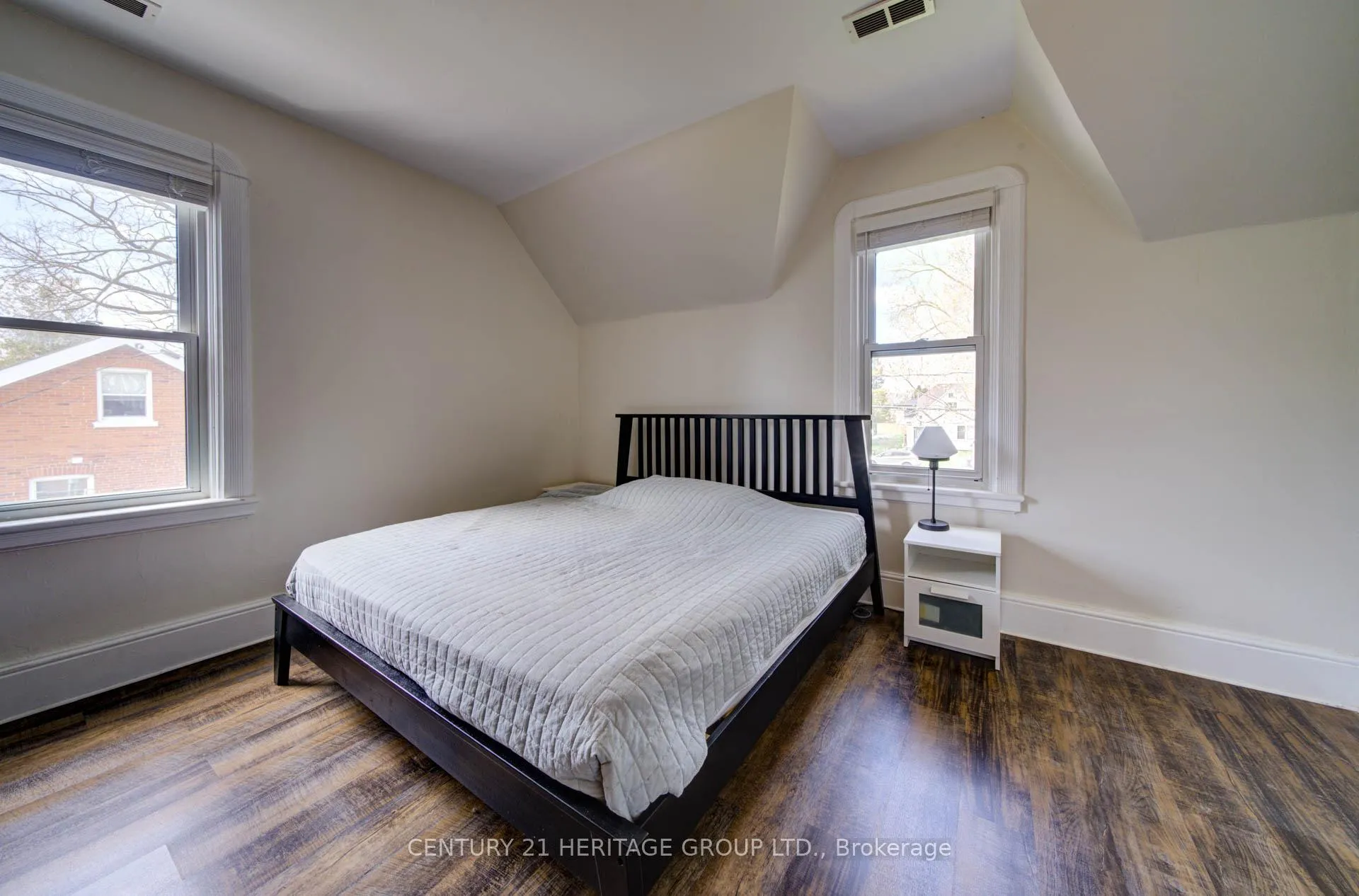 Photo 10 of 2107 Victoria Street, Innisfil, Stroud — HOMEH