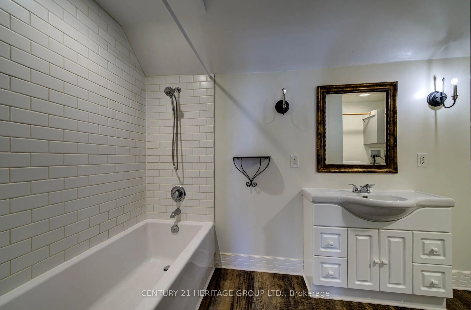 Photo 11 of 2107 Victoria Street, Innisfil, Stroud — HOMEH